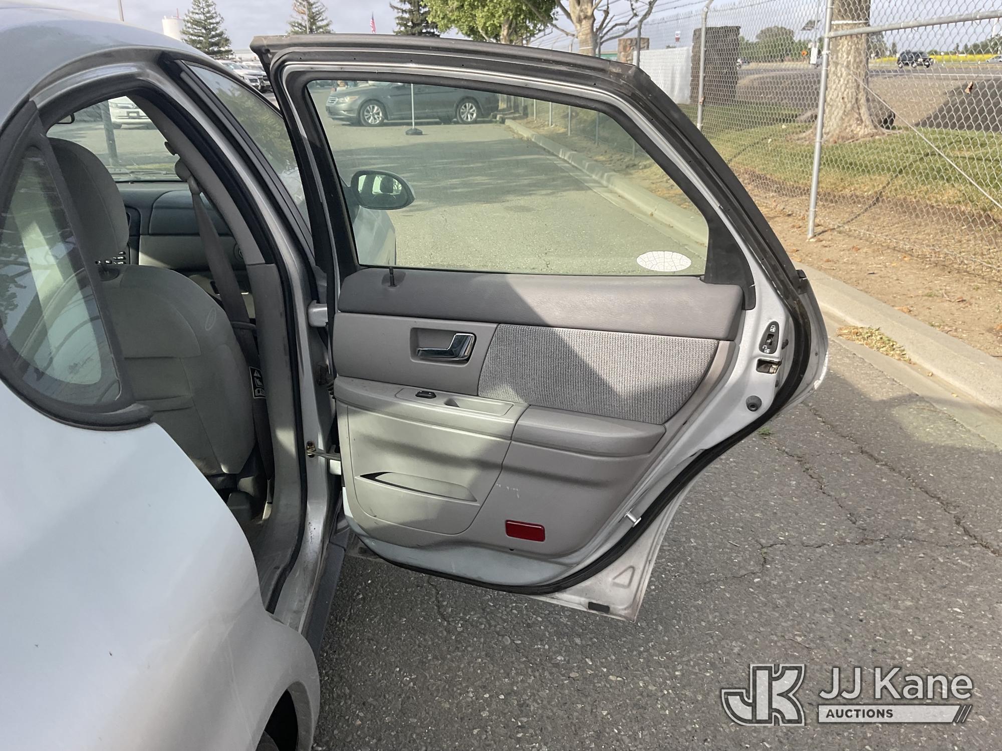 (Dixon, CA) 2000 Ford Taurus SE 4-Door Sedan Runs & Moves