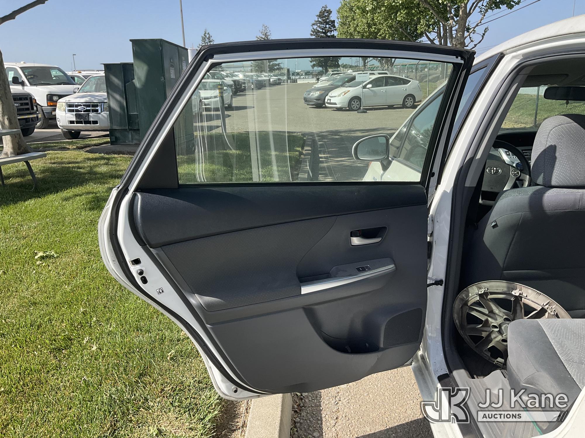 (Dixon, CA) 2012 Toyota Prius Hybrid 4-Door Hatch Back Runs & Moves) (Code C010D, Slight Paint Damag