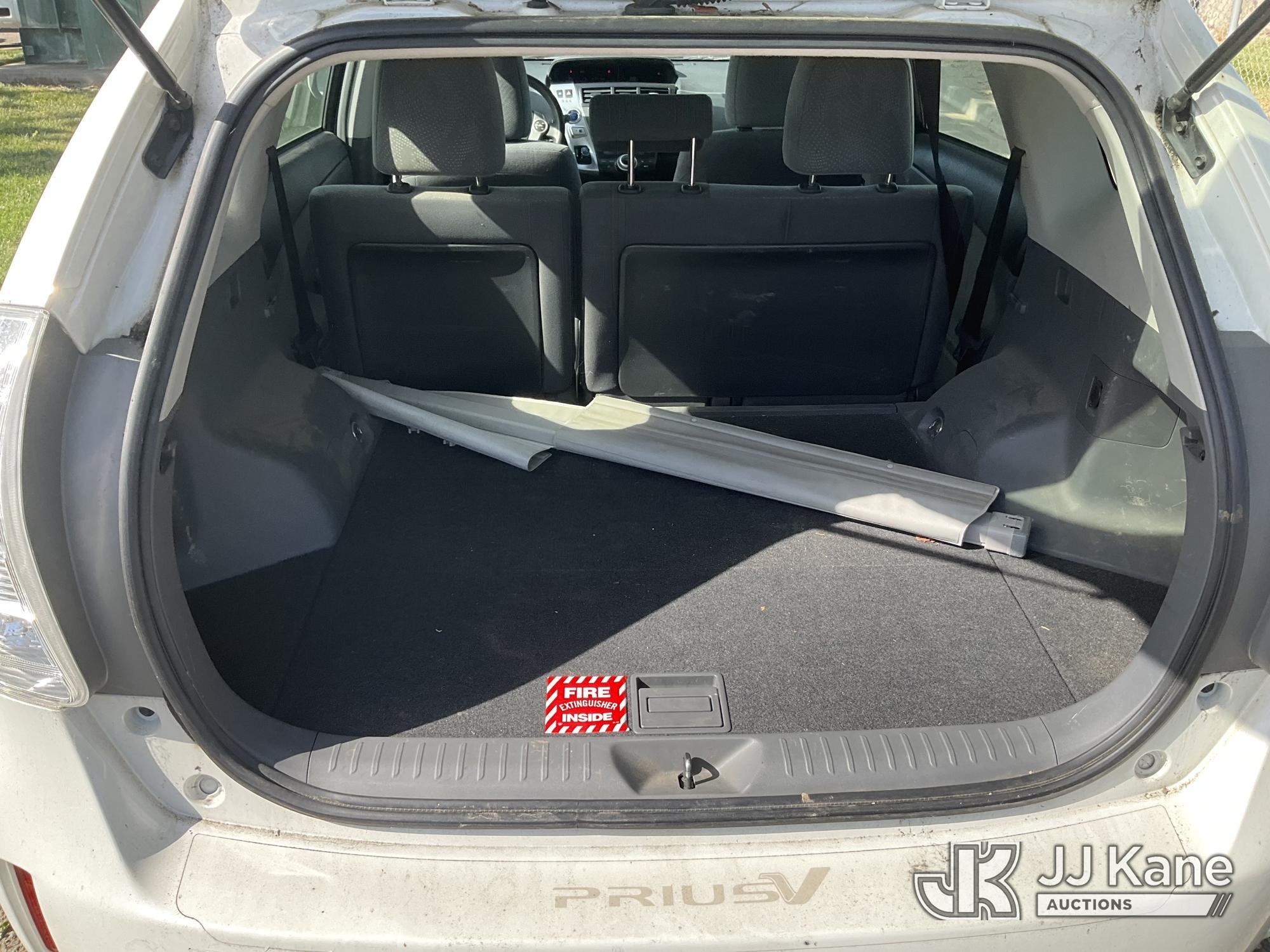 (Dixon, CA) 2012 Toyota Prius Hybrid 4-Door Hatch Back Runs & Moves) (Code C010D, Slight Paint Damag