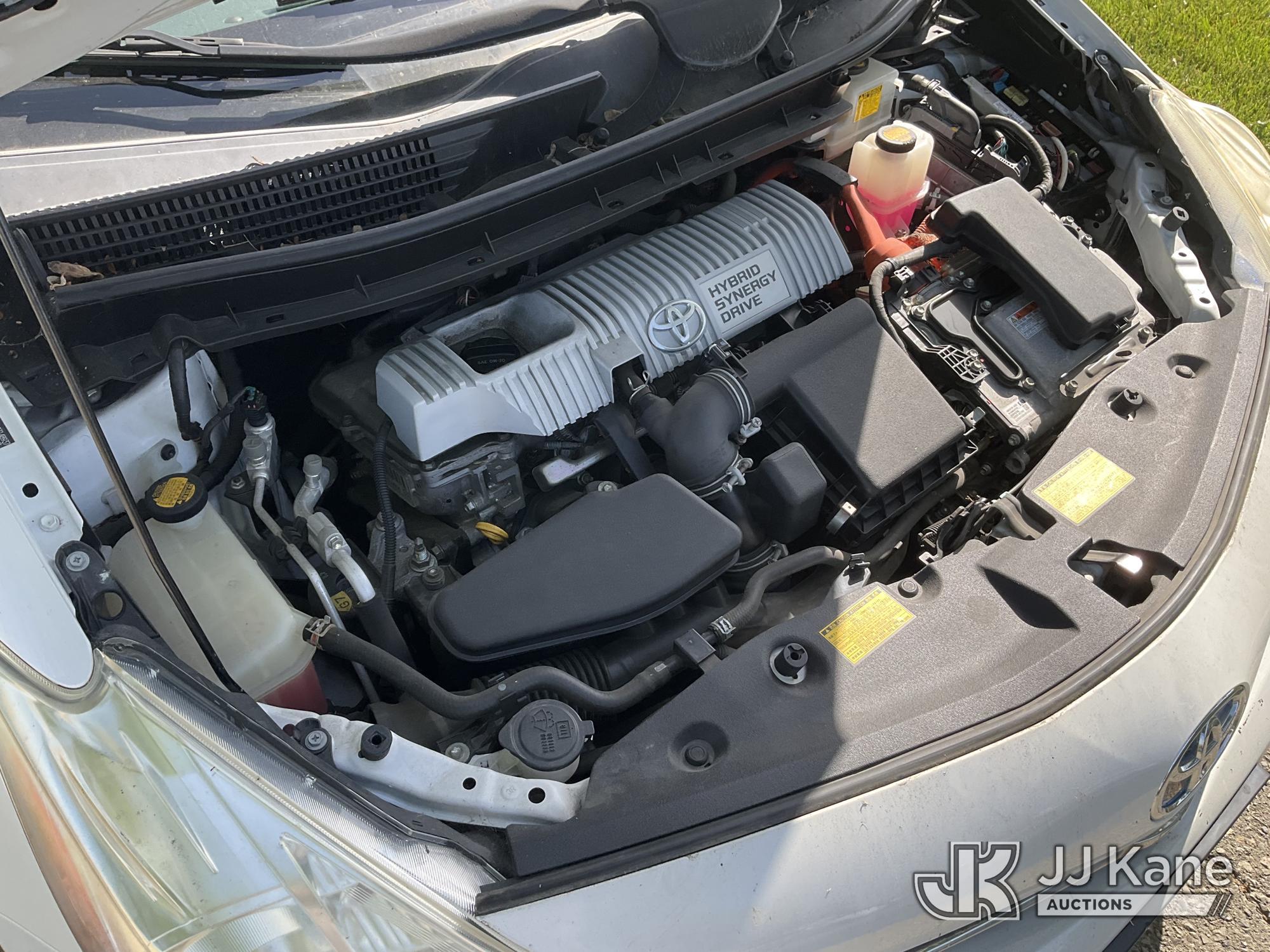 (Dixon, CA) 2012 Toyota Prius Hybrid 4-Door Hatch Back Runs & Moves) (Code C010D, Slight Paint Damag