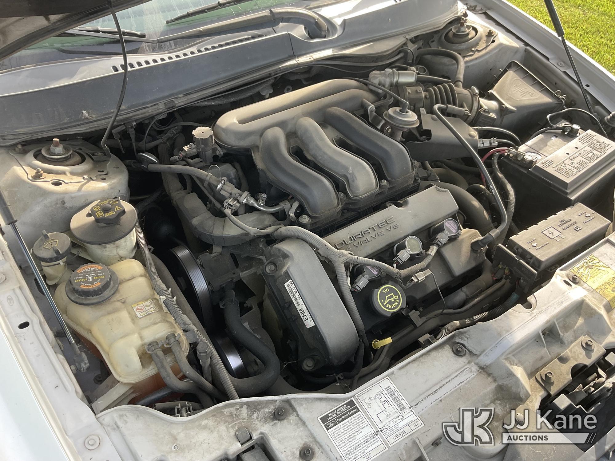 (Dixon, CA) 2000 Ford Taurus SE 4-Door Sedan Runs & Moves