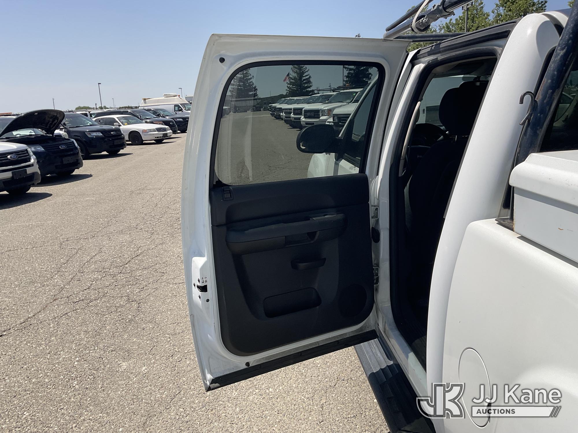 (Dixon, CA) 2012 GMC Sierra Hybrid Crew-Cab Pickup Truck Runs & Moves
