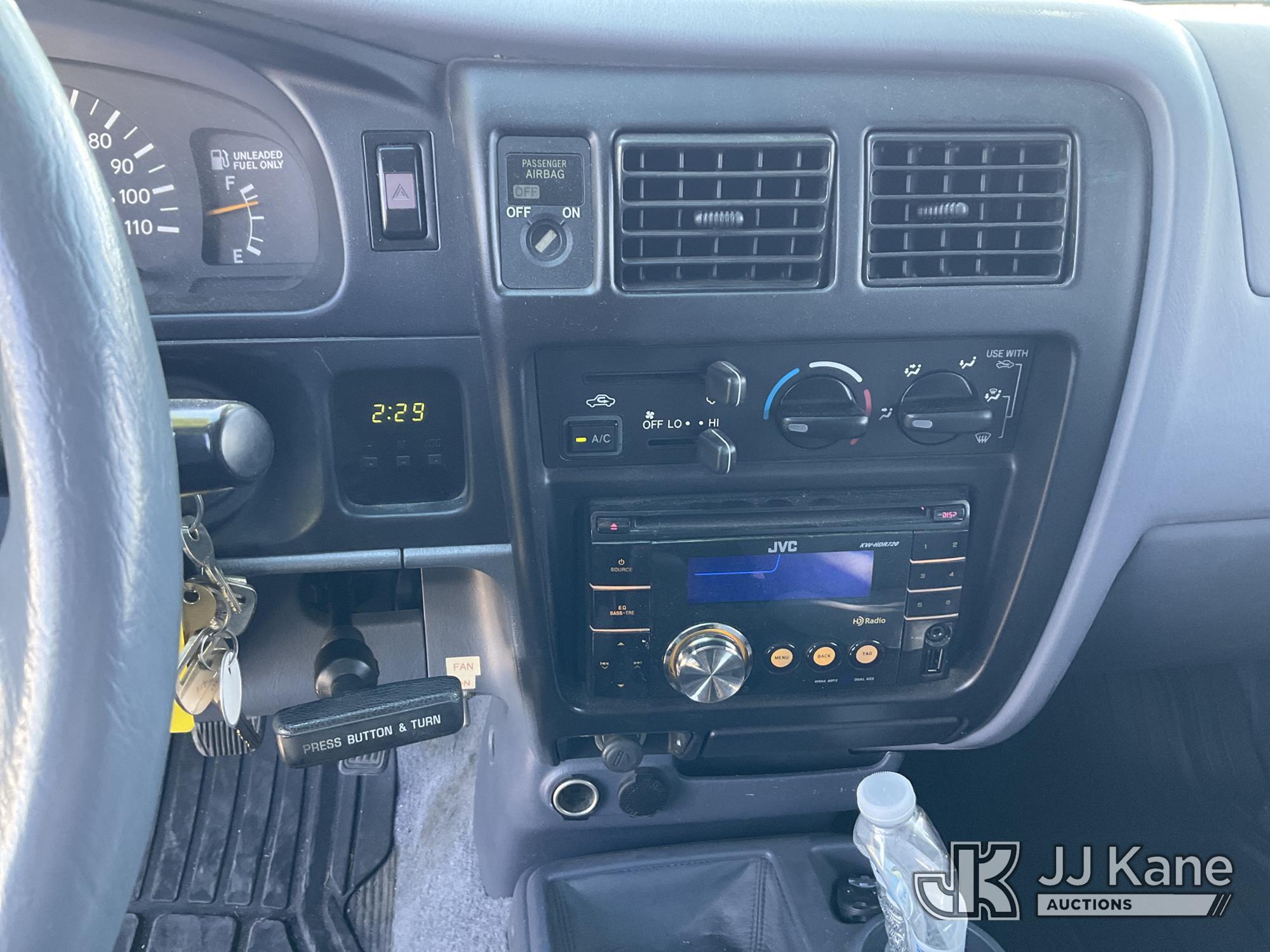 (Dixon, CA) 2000 Toyota Tacoma 4x4 Pickup Truck Runs & Moves