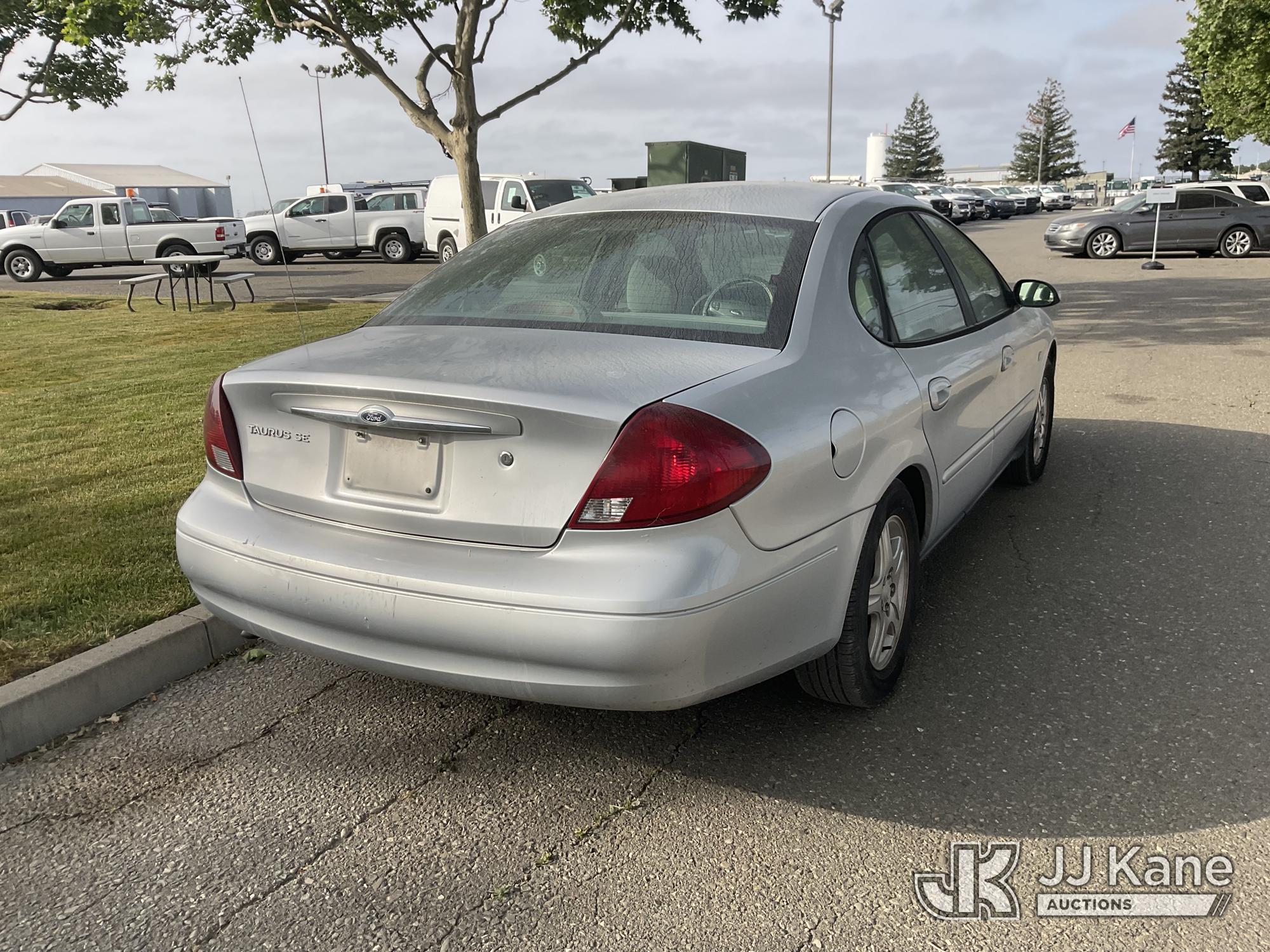 (Dixon, CA) 2000 Ford Taurus SE 4-Door Sedan Runs & Moves