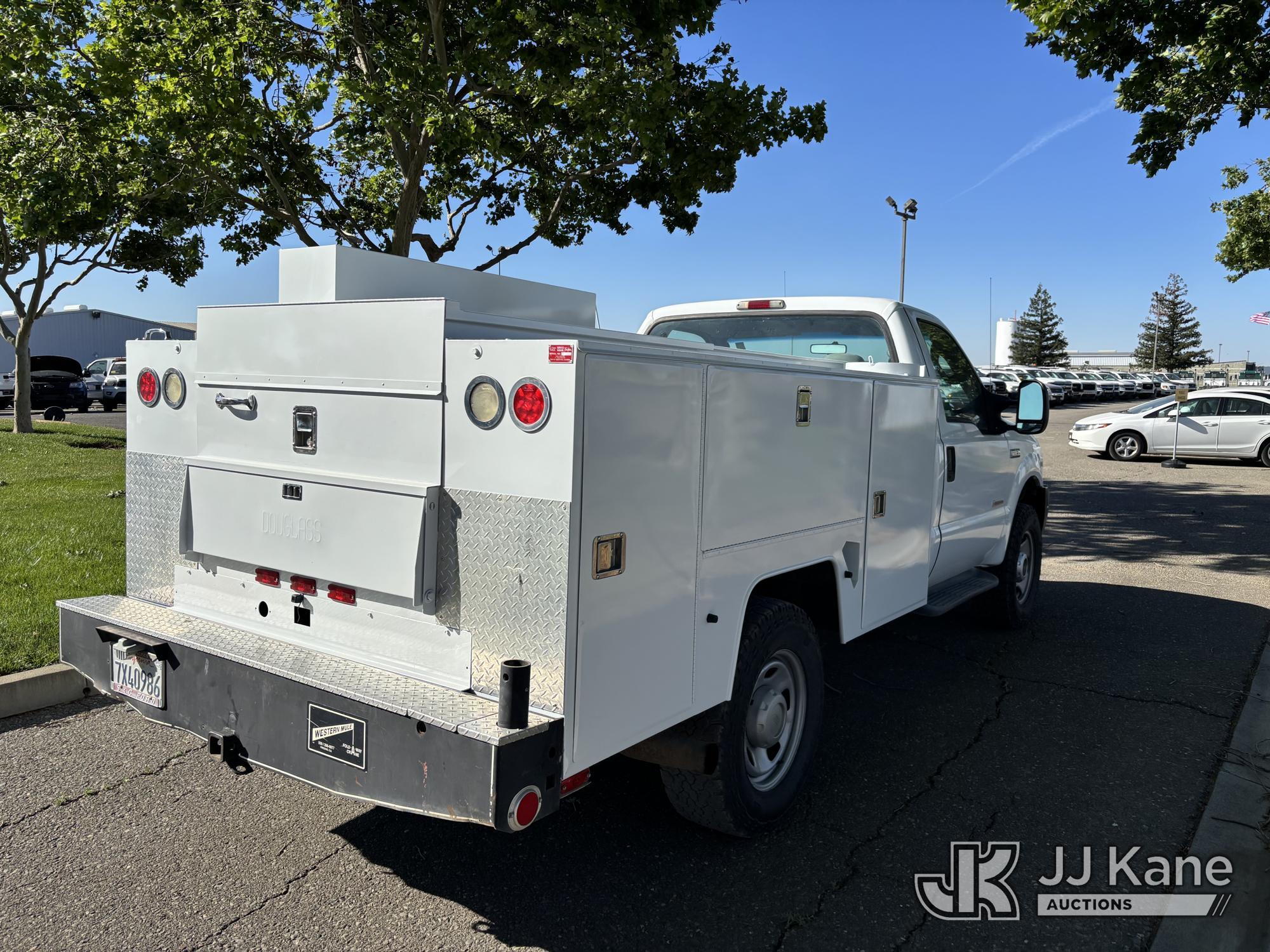 (Dixon, CA) 2005 Ford F-350 SD 4x4 Service Truck Runs & Moves