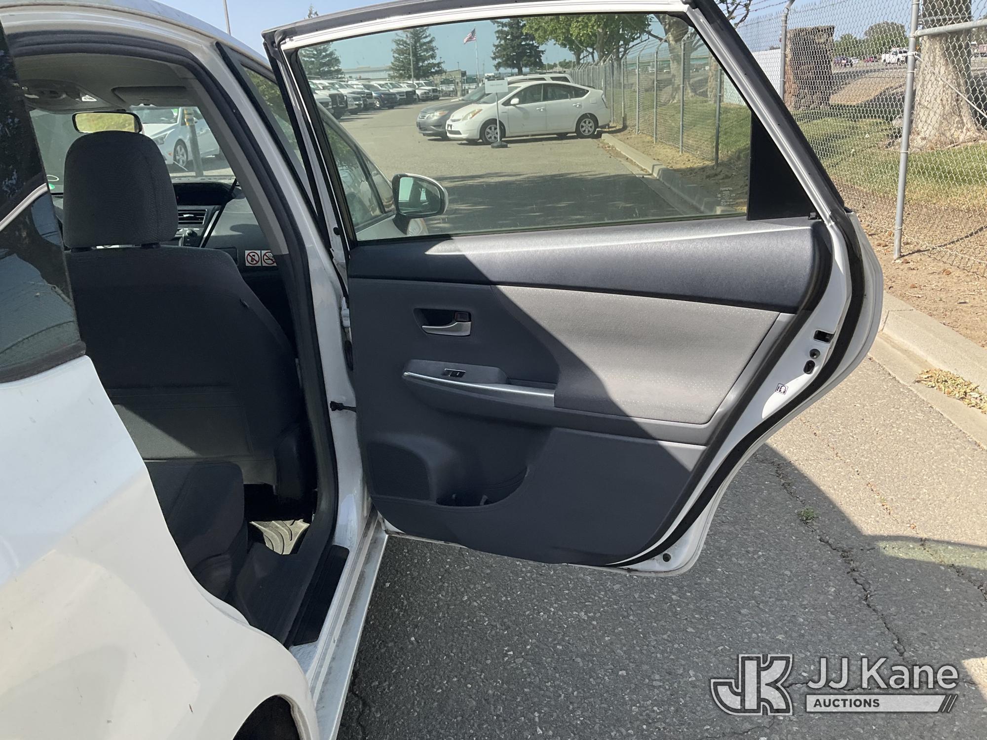 (Dixon, CA) 2012 Toyota Prius Hybrid 4-Door Hatch Back Runs & Moves) (Code C010D, Slight Paint Damag