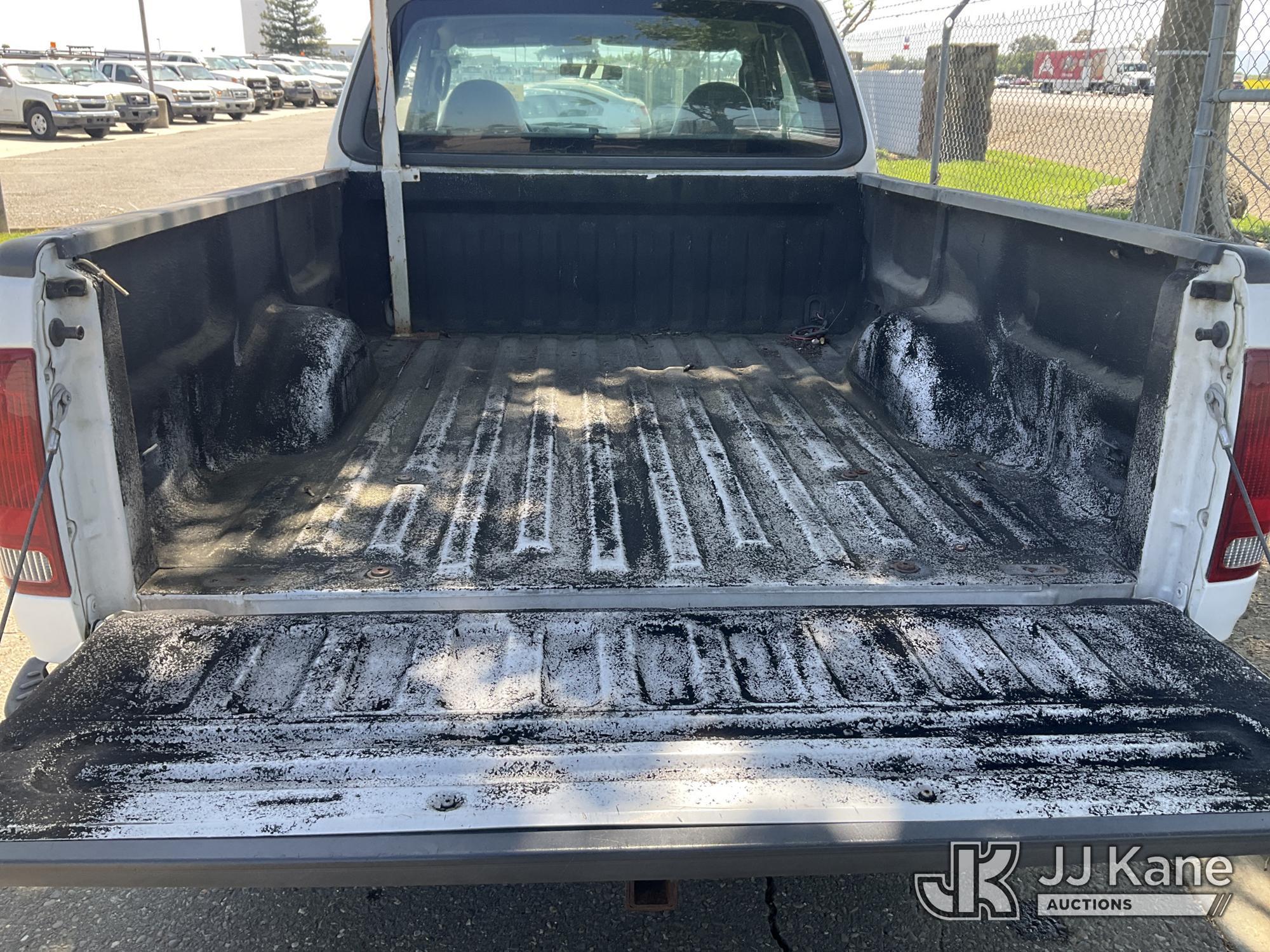 (Dixon, CA) 2004 Ford F-150 Heritage 4x4 Extended-Cab Pickup Truck Runs & Moves