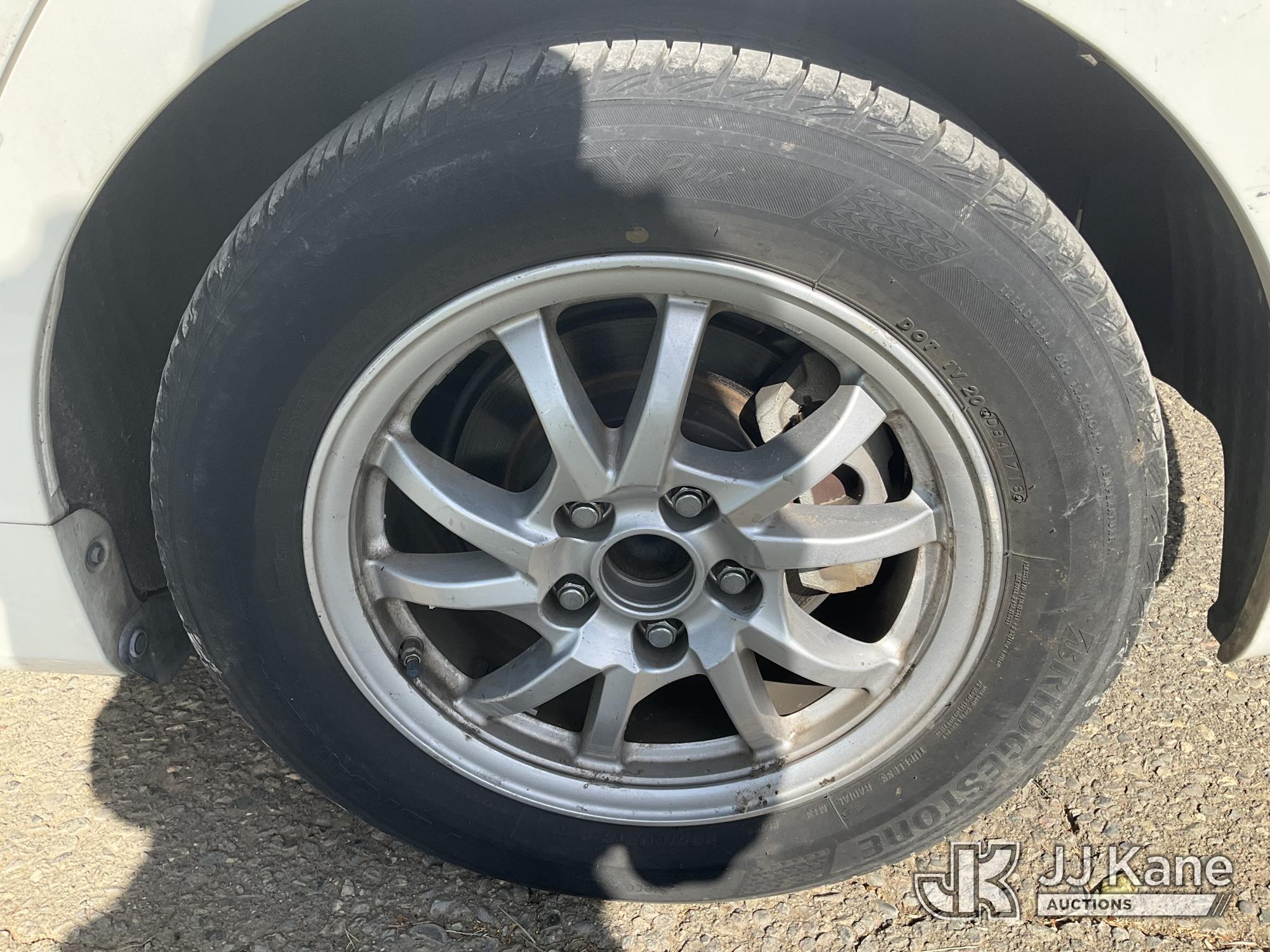 (Dixon, CA) 2012 Toyota Prius Hybrid 4-Door Hatch Back Runs & Moves) (Code C010D, Slight Paint Damag