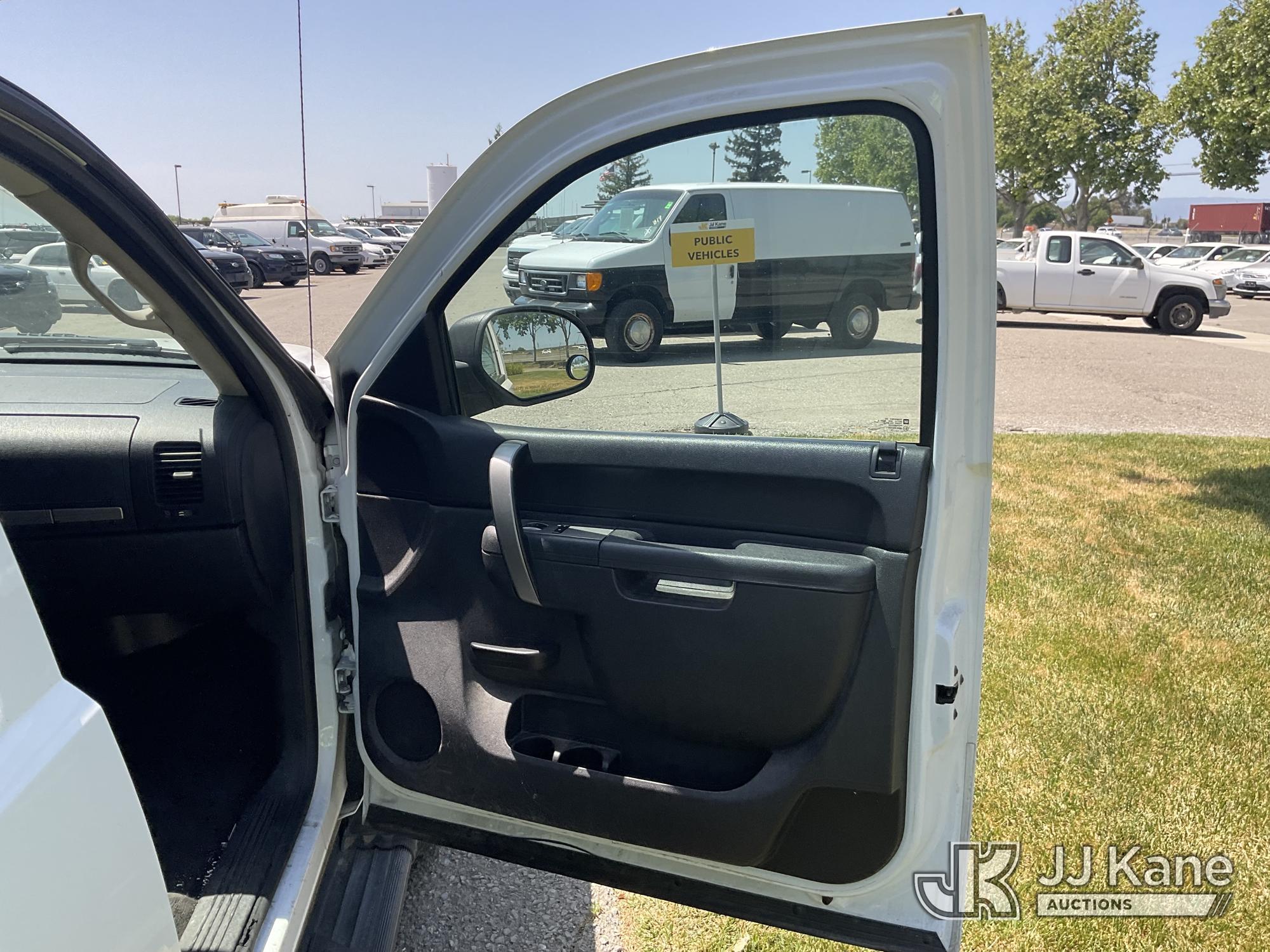 (Dixon, CA) 2012 GMC Sierra Hybrid Crew-Cab Pickup Truck Runs & Moves