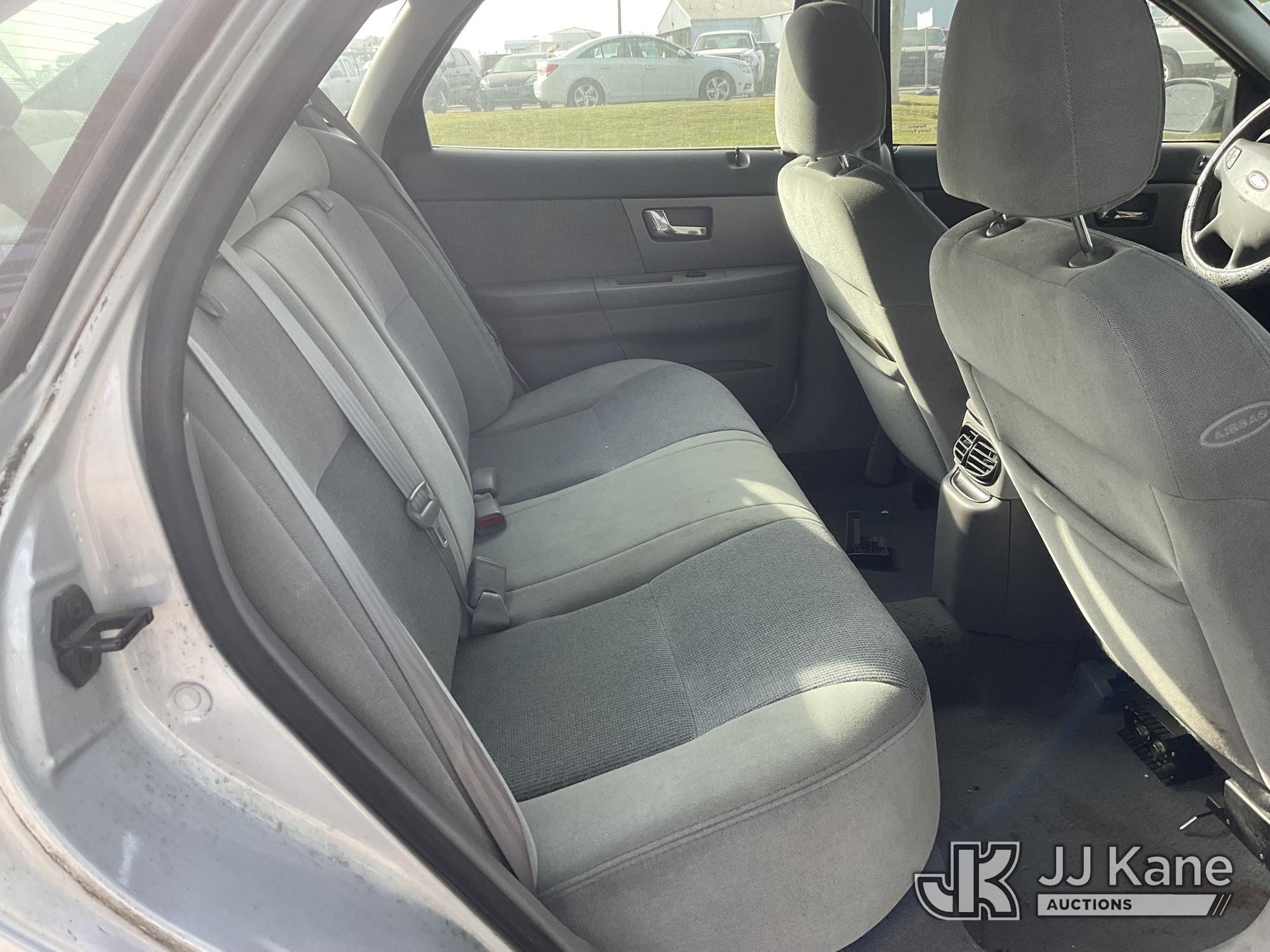 (Dixon, CA) 2000 Ford Taurus SE 4-Door Sedan Runs & Moves