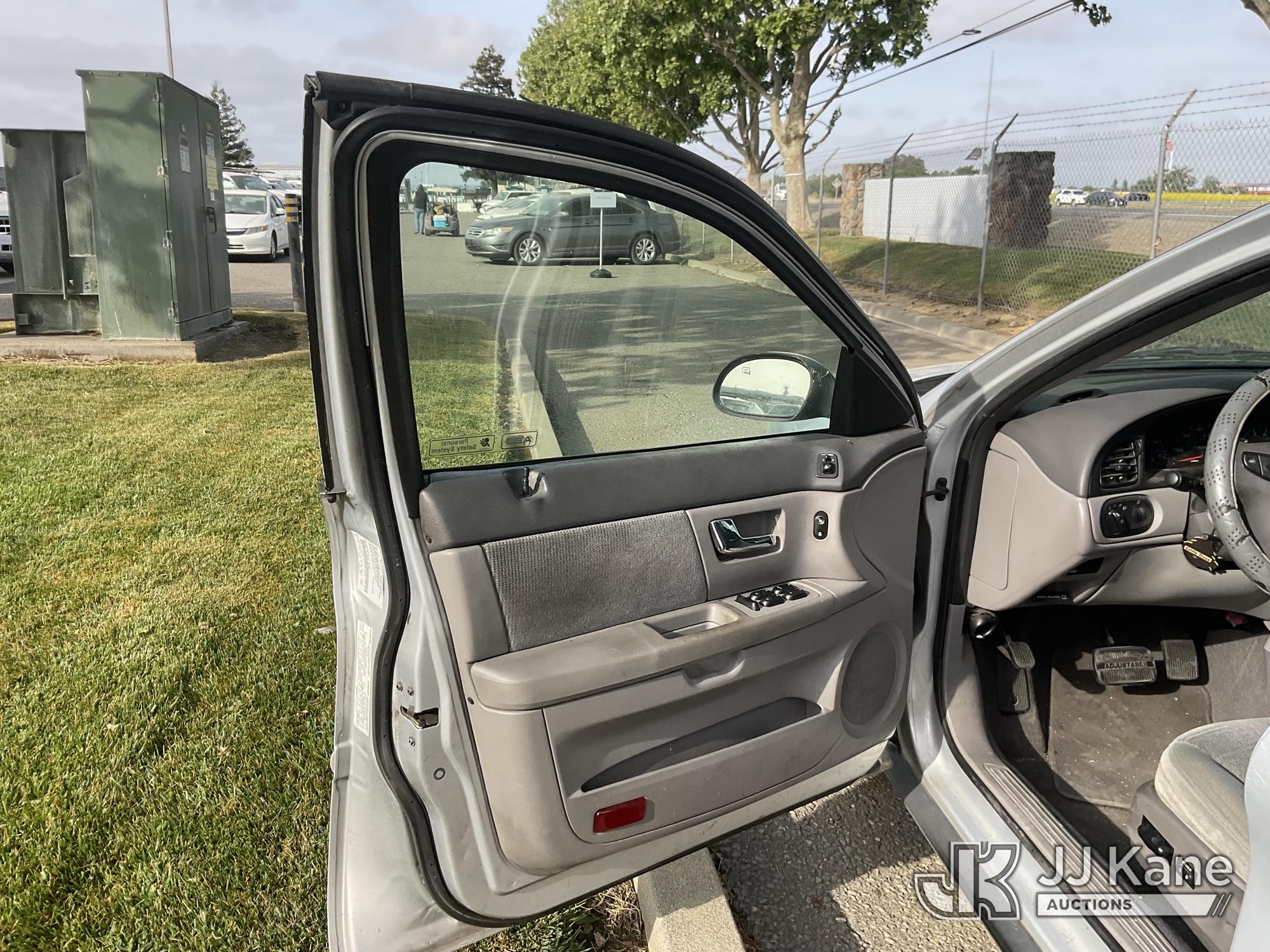 (Dixon, CA) 2000 Ford Taurus SE 4-Door Sedan Runs & Moves