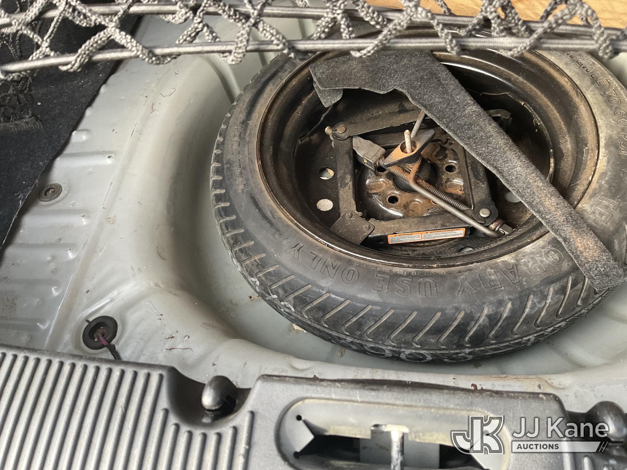 (Dixon, CA) 2000 Ford Taurus SE 4-Door Sedan Runs & Moves
