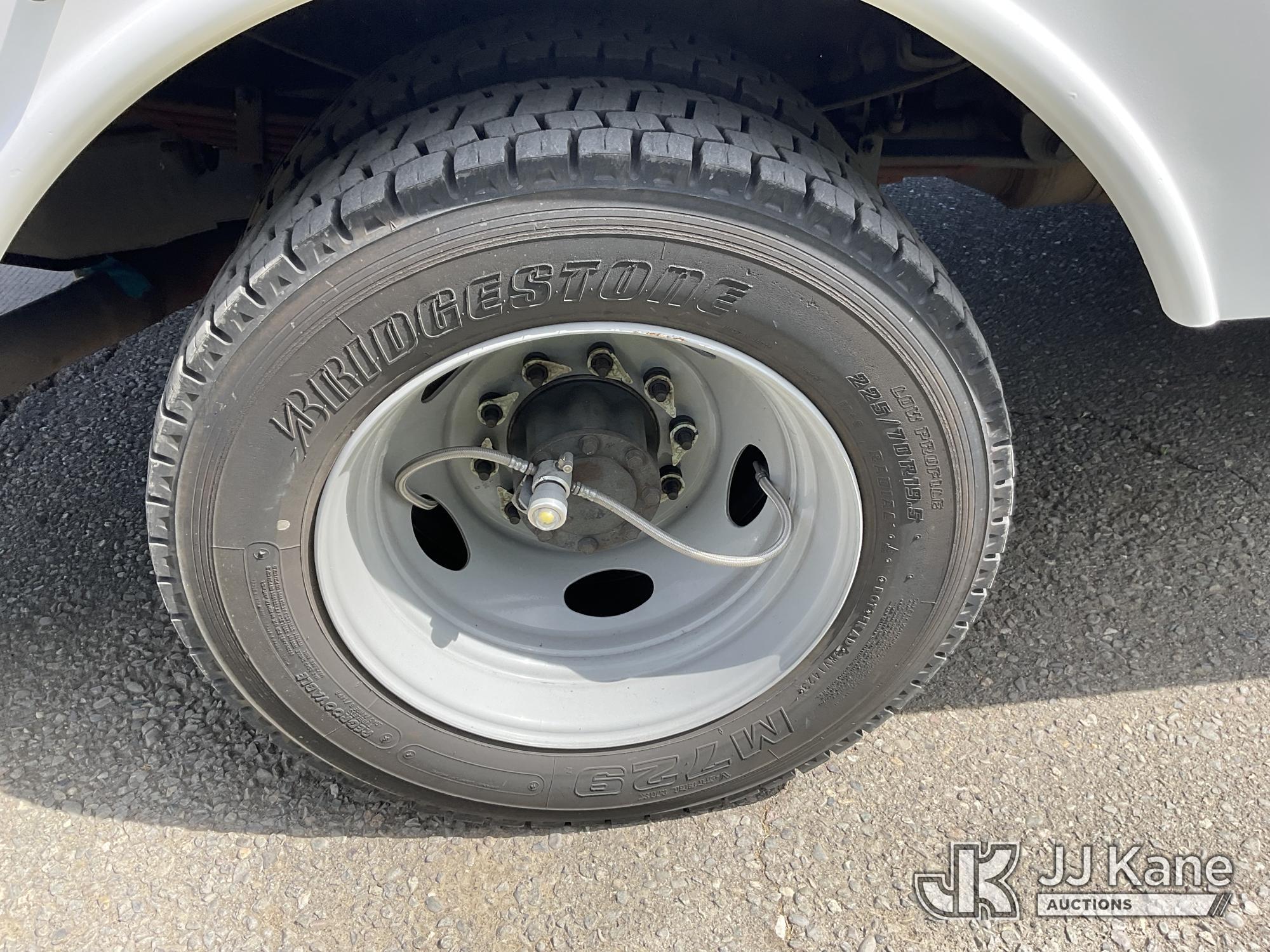 (Dixon, CA) Altec AT37G, Articulating & Telescopic Bucket mounted behind cab on 2013 Ford F550 4x4 S