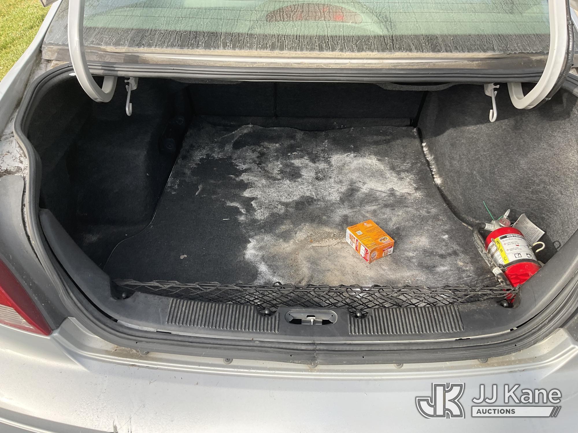 (Dixon, CA) 2000 Ford Taurus SE 4-Door Sedan Runs & Moves