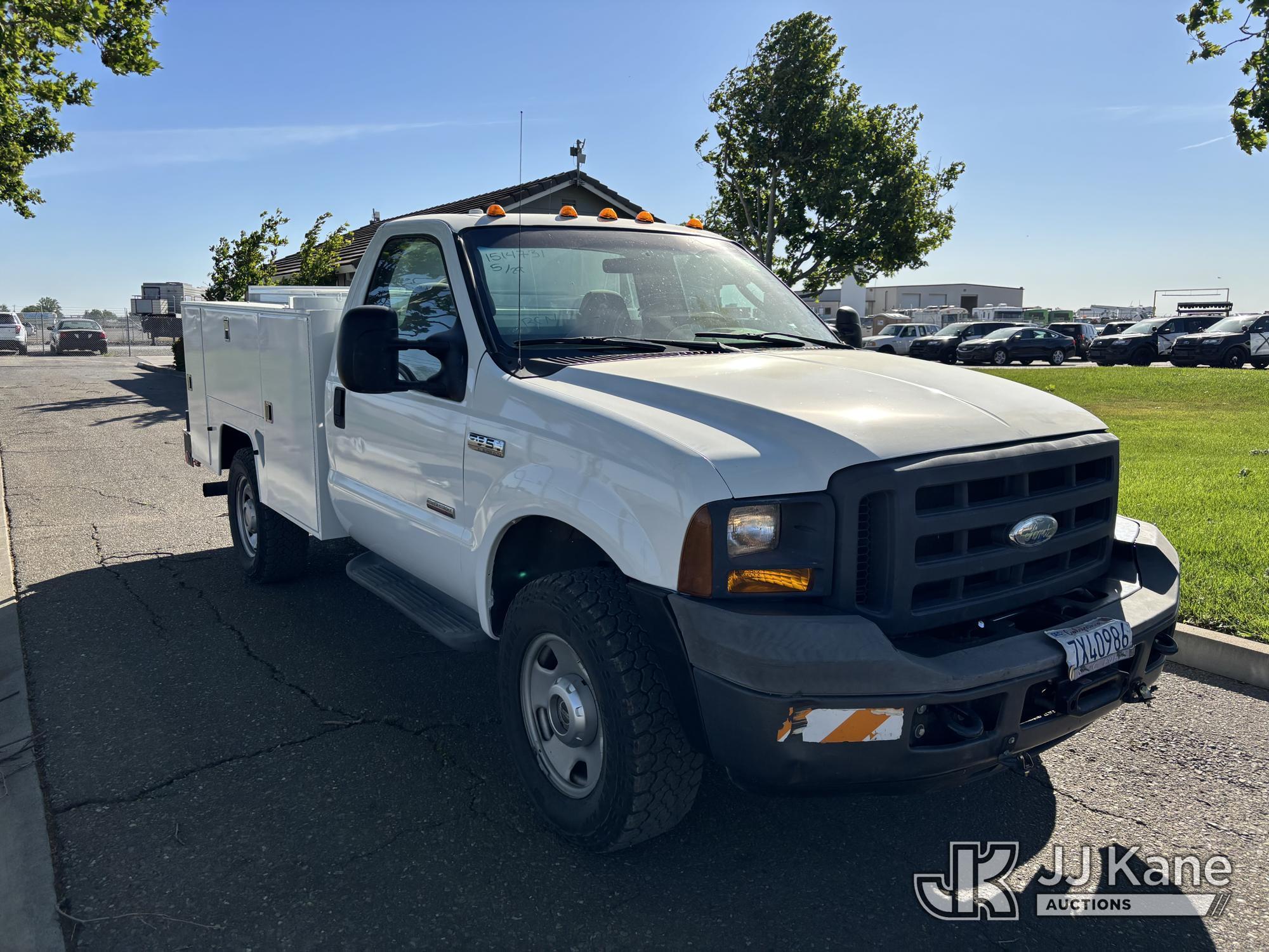 (Dixon, CA) 2005 Ford F-350 SD 4x4 Service Truck Runs & Moves