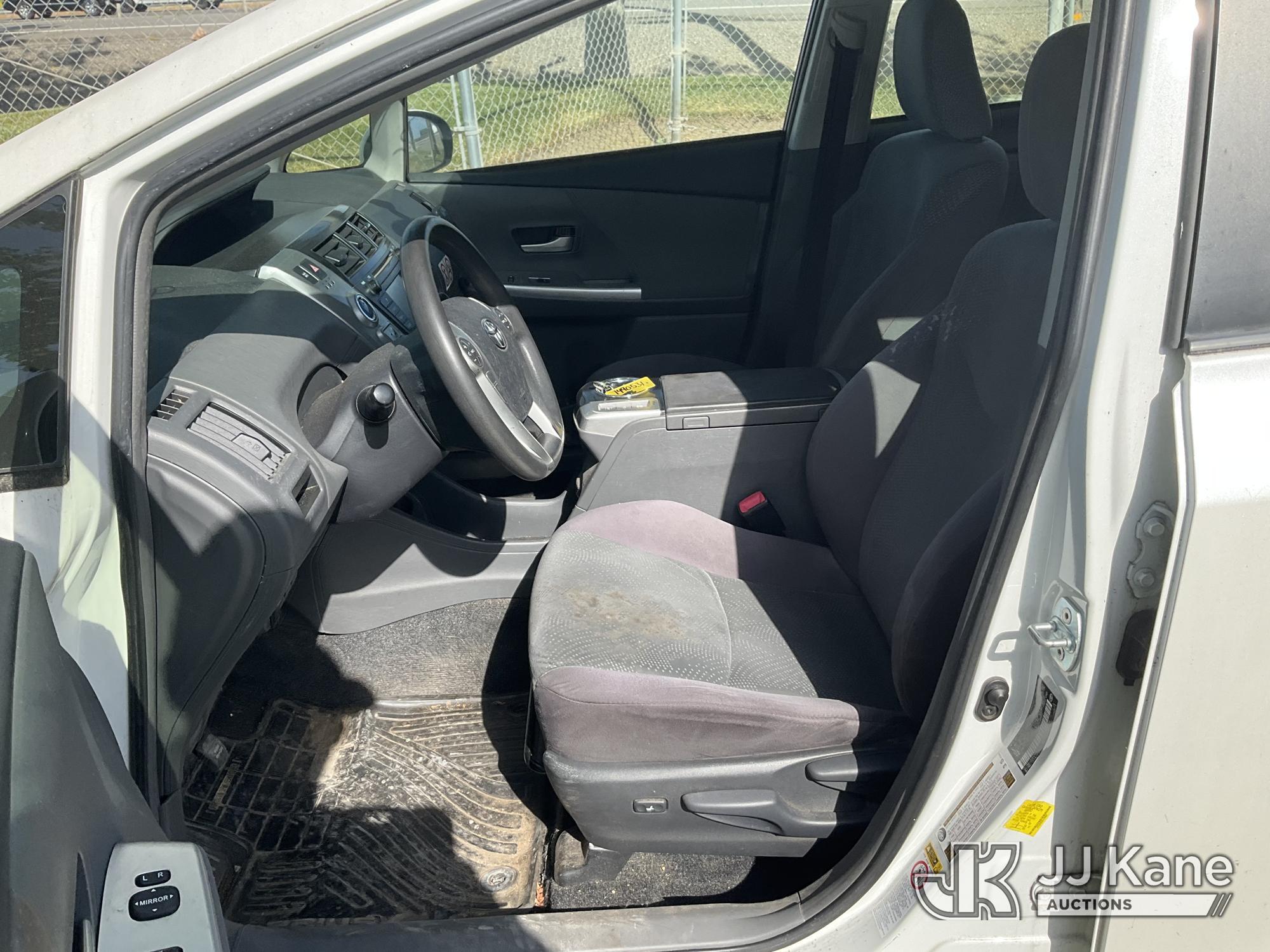 (Dixon, CA) 2012 Toyota Prius Hybrid 4-Door Hatch Back Runs & Moves) (Code C010D, Slight Paint Damag