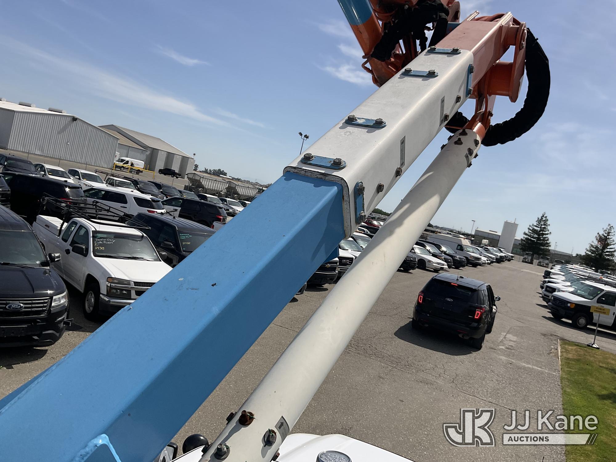 (Dixon, CA) Altec AT37G, Articulating & Telescopic Bucket mounted behind cab on 2013 Ford F550 4x4 S