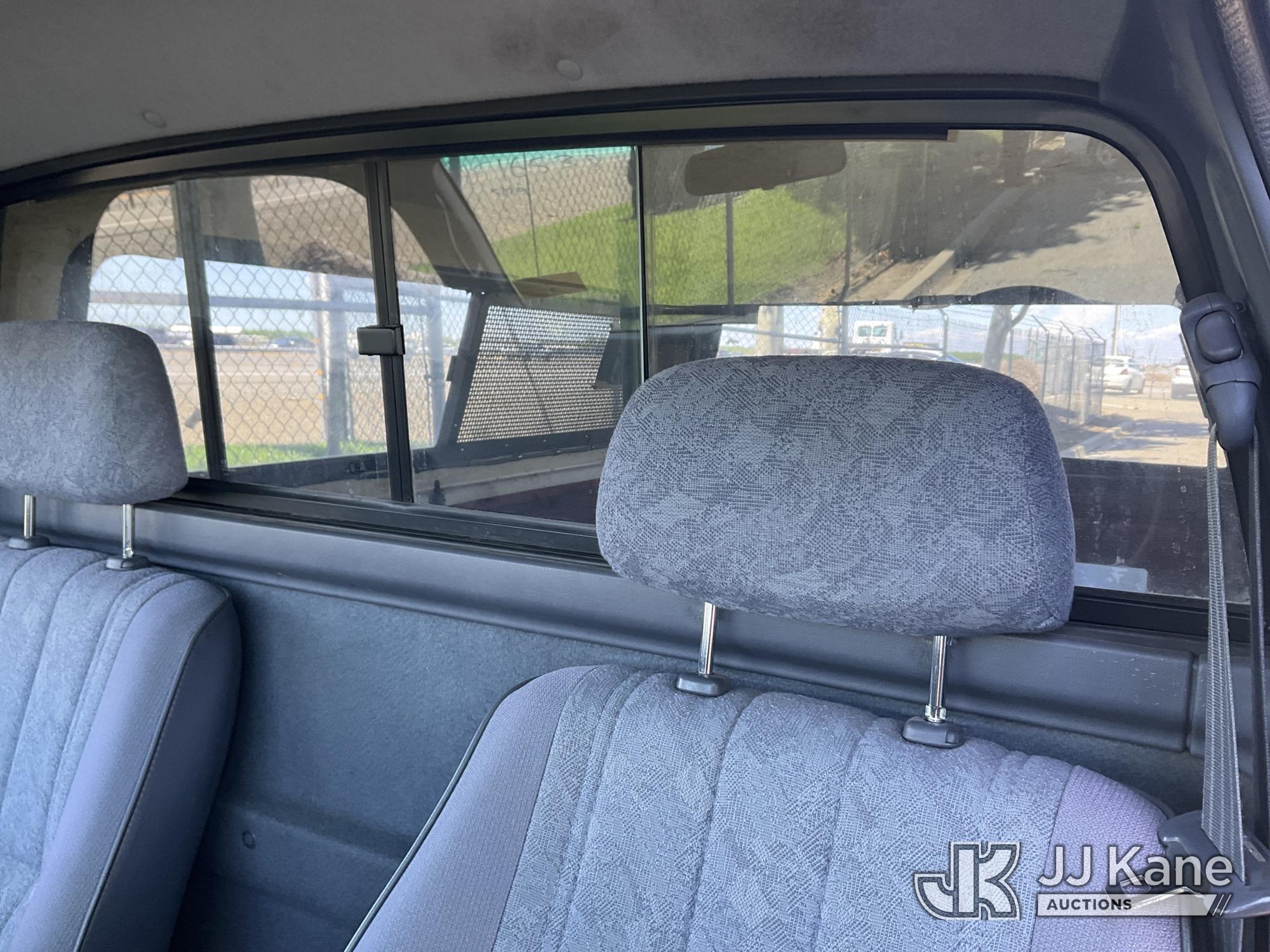(Dixon, CA) 2000 Toyota Tacoma 4x4 Pickup Truck Runs & Moves