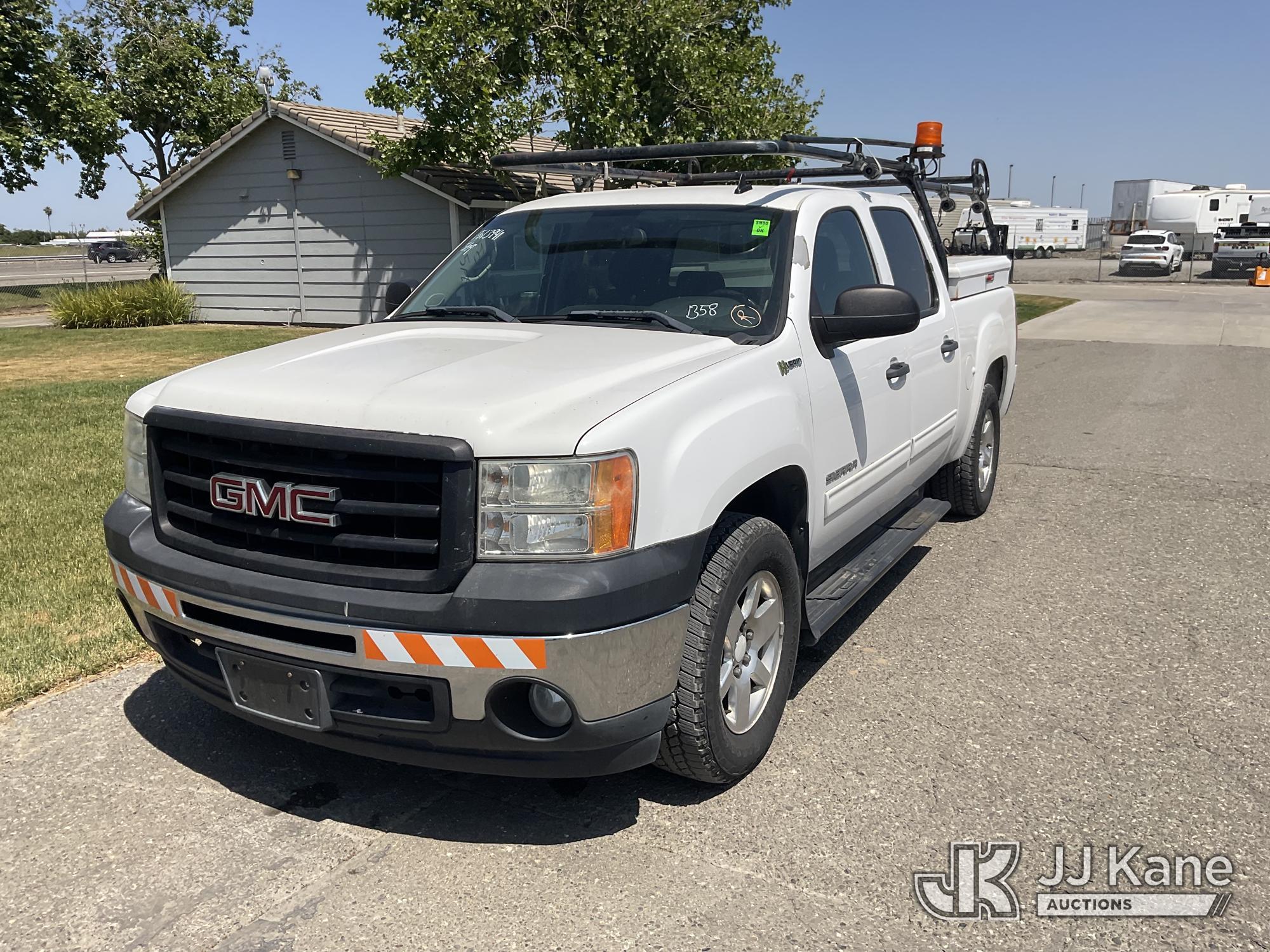 (Dixon, CA) 2012 GMC Sierra Hybrid Crew-Cab Pickup Truck Runs & Moves