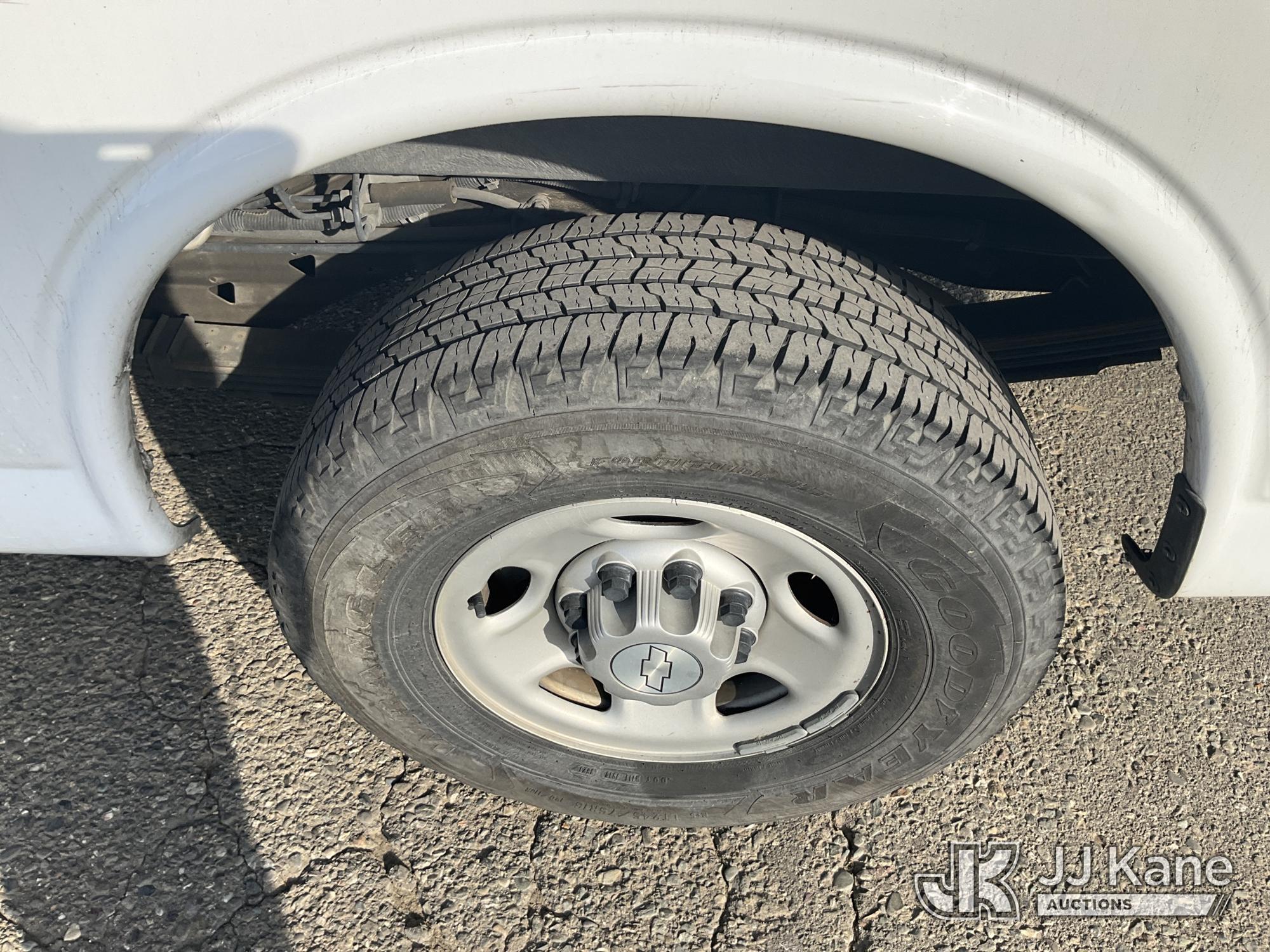(Dixon, CA) 2017 Chevrolet Express Extended Cargo Van Runs & Moves) (Airbag Light On, ABS Light On,