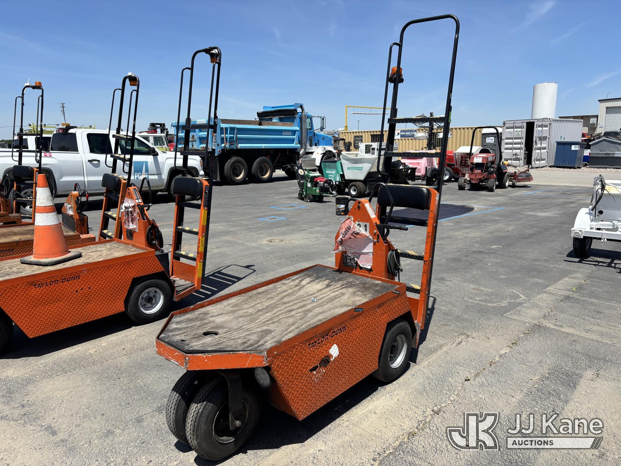 (Dixon, CA) Taylor-Dunn Electric Cart (Moves) (Reads 1 Moves