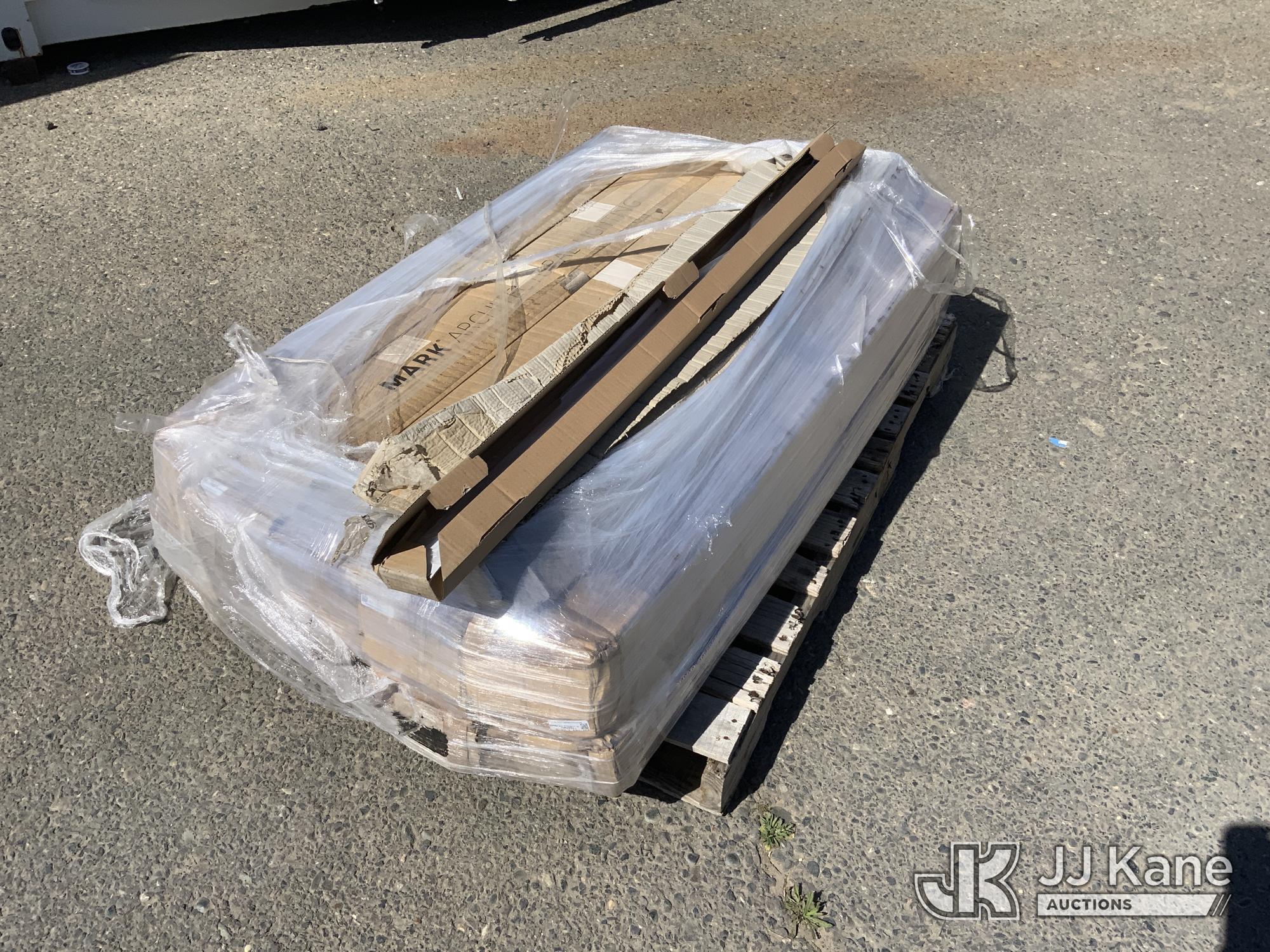 (Dixon, CA) Light Fixtures (Used) NOTE: This unit is being sold AS IS/WHERE IS via Timed Auction and