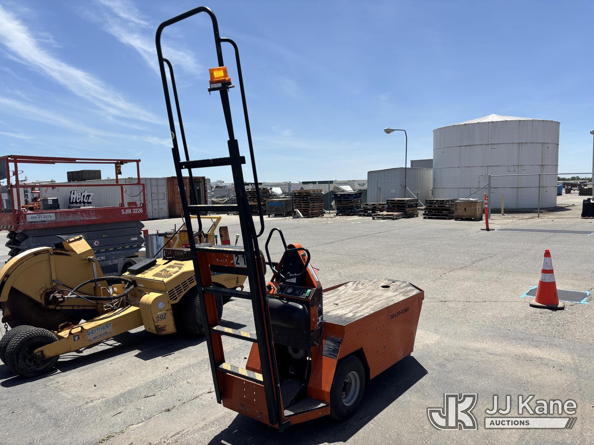 (Dixon, CA) Taylor-Dunn Electric Cart (Moves) (Reads 1 Moves