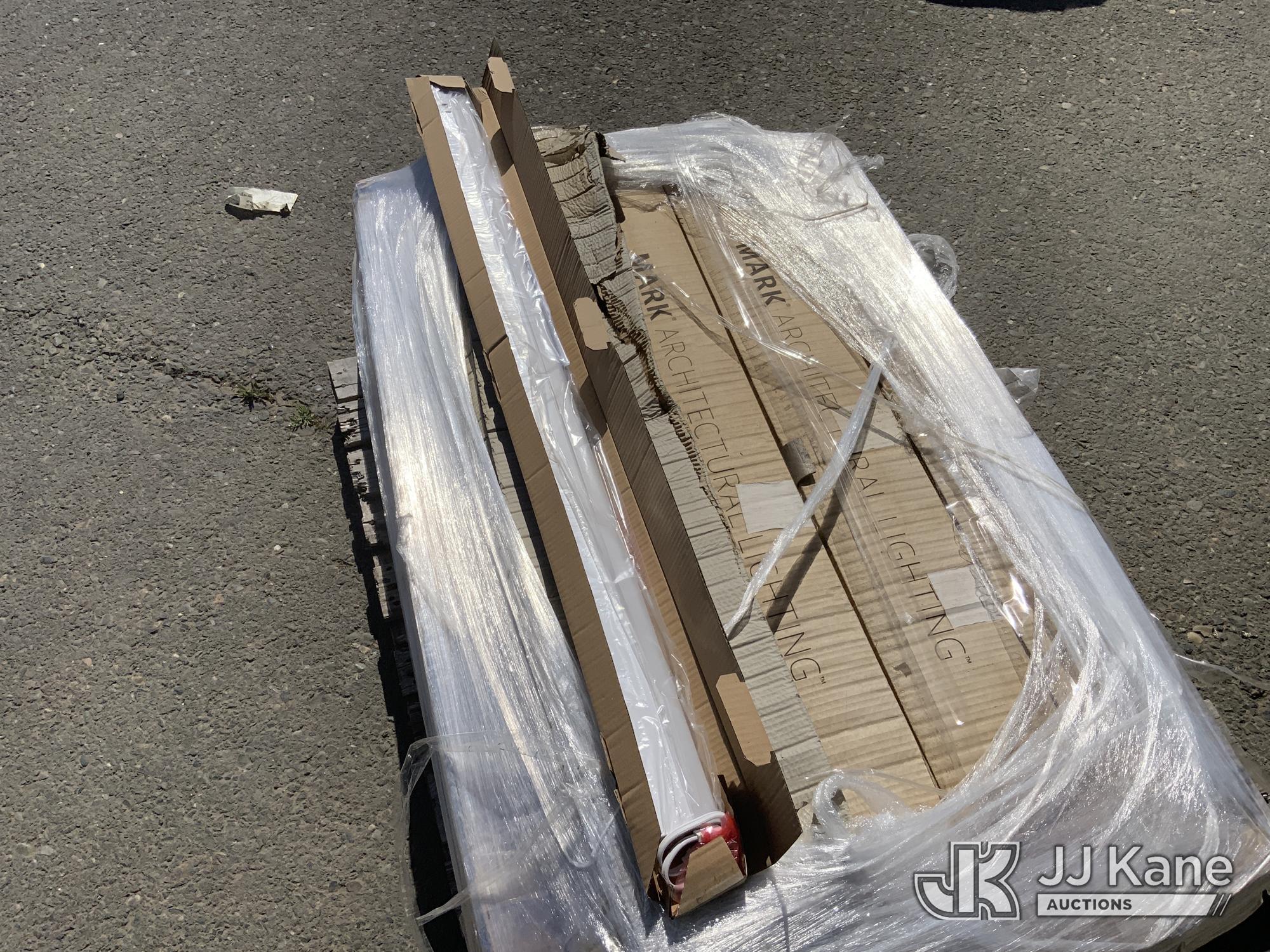 (Dixon, CA) Light Fixtures (Used) NOTE: This unit is being sold AS IS/WHERE IS via Timed Auction and