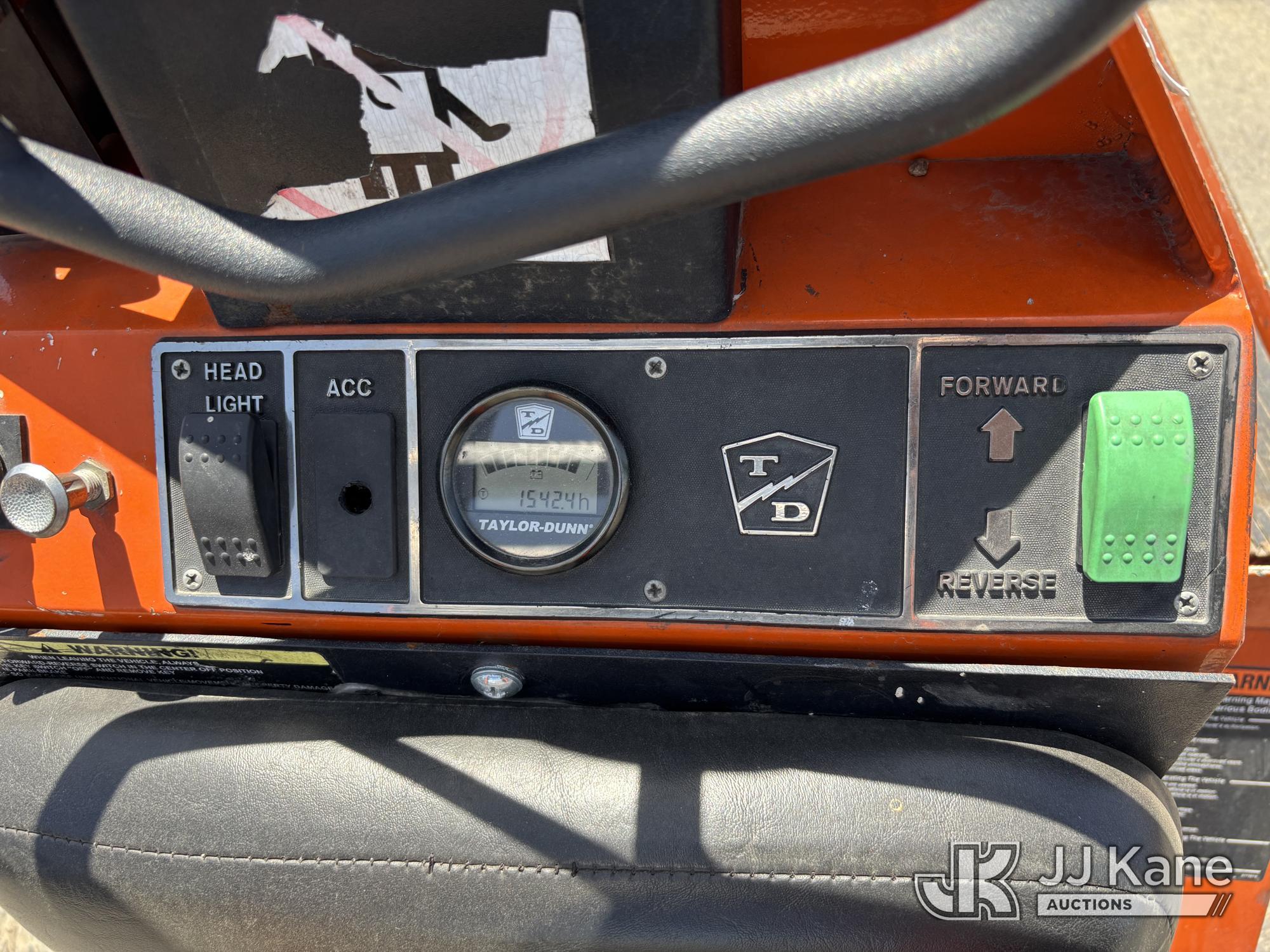 (Dixon, CA) Taylor-Dunn Electric Cart (Moves) (Reads 1 Moves