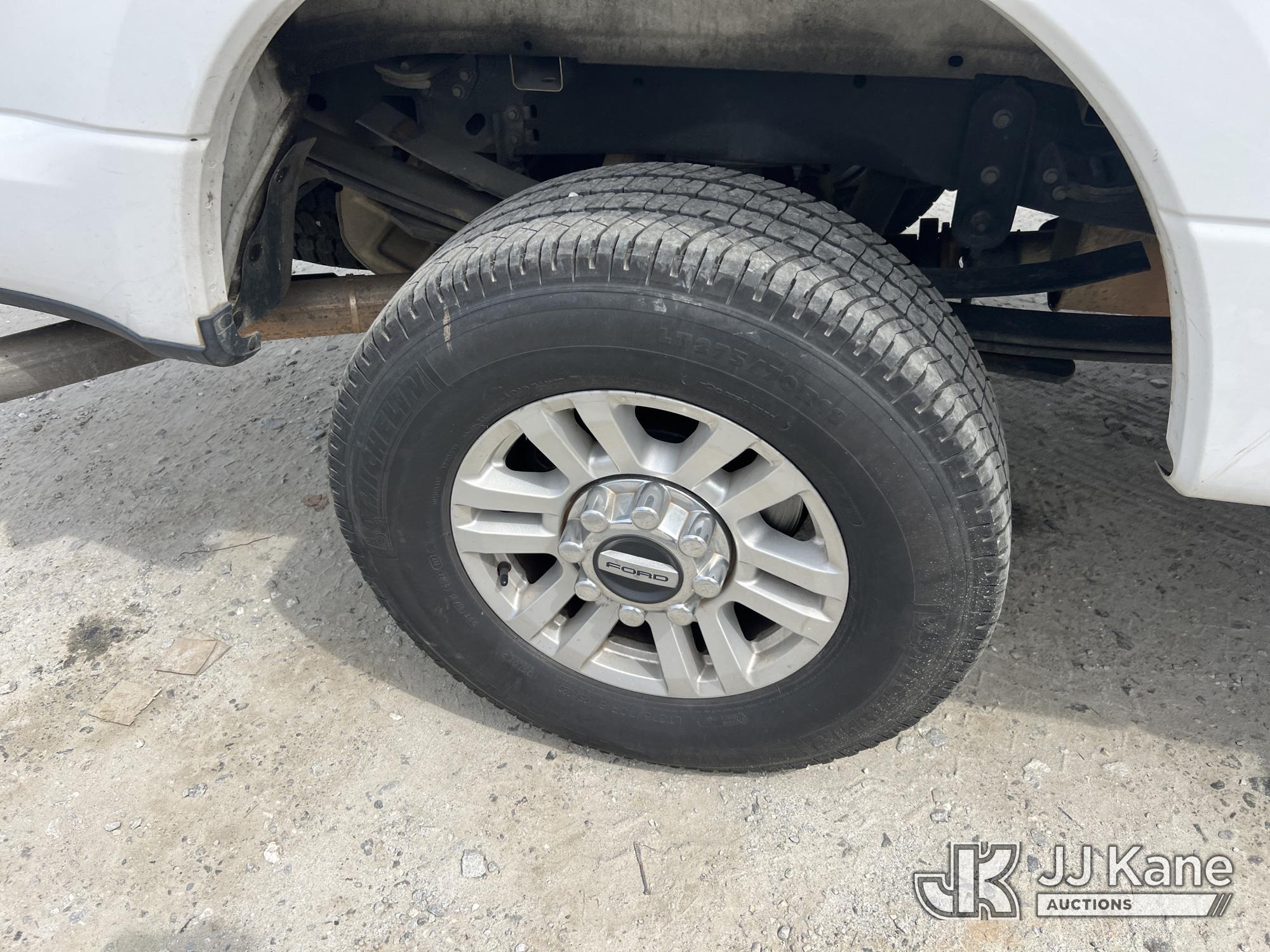 (College Park, GA) 2017 Ford F250 SD 4x4 Crew-Cab Pickup Truck Runs & Moves) (Engine Tick