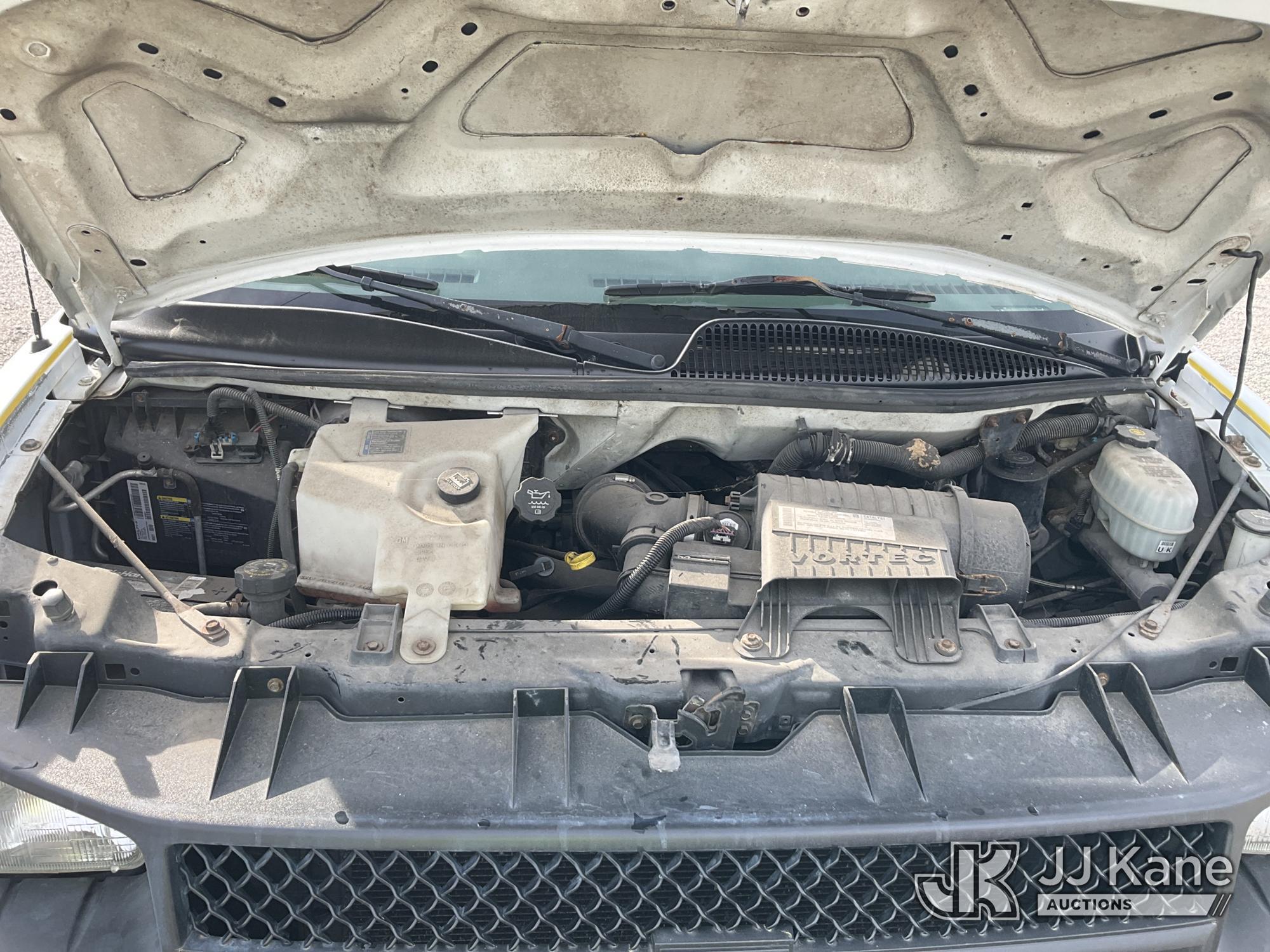 (Verona, KY) 2007 Chevrolet Express 2500 Cargo Van Not Running, Condition Unknown) (Side Doors Damag