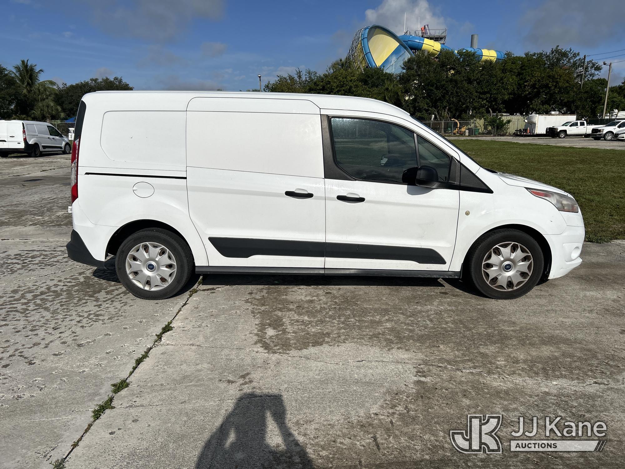 (Riviera Beach, FL) 2017 Ford Transit Connect Mini Cargo Van Runs & Moves) (Paint Damage) (FL Reside