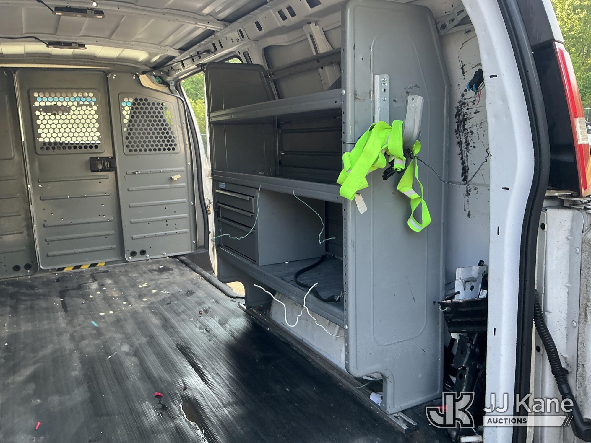(Garner, NC) 2016 Chevrolet Express G2500 Cargo Van Runs & Moves) (Jump To Start