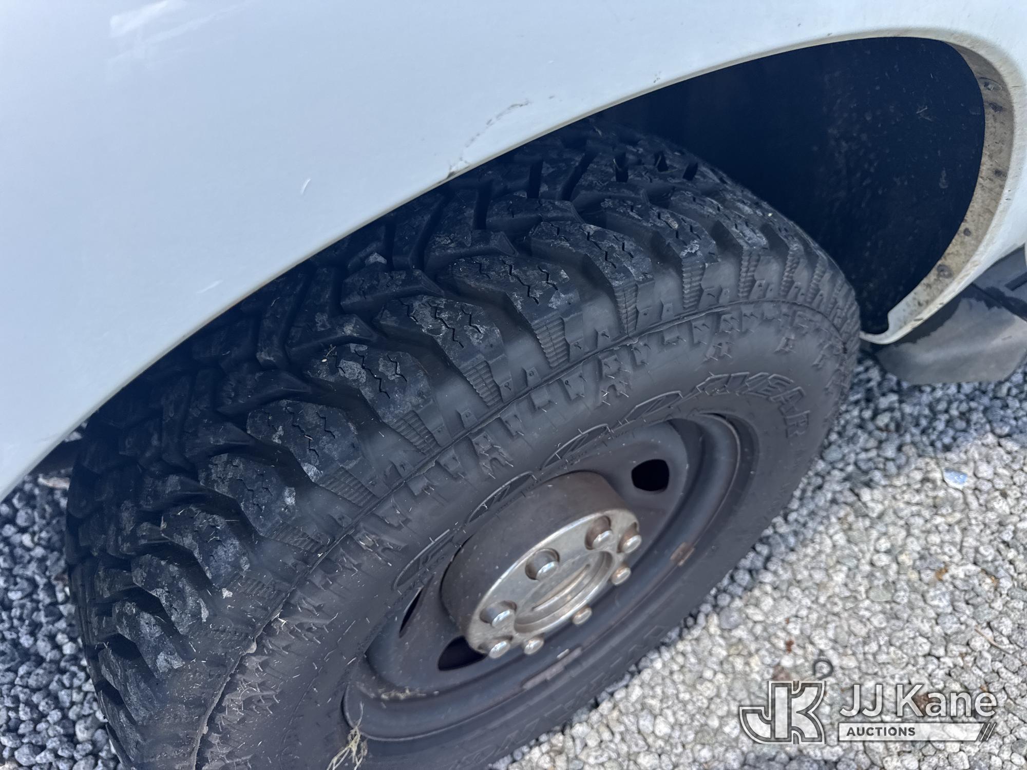 (Wakefield, VA) 2013 Ford F250 Crew-Cab Pickup Truck Runs & Moves) (Check Engine Light On, Body/Pain