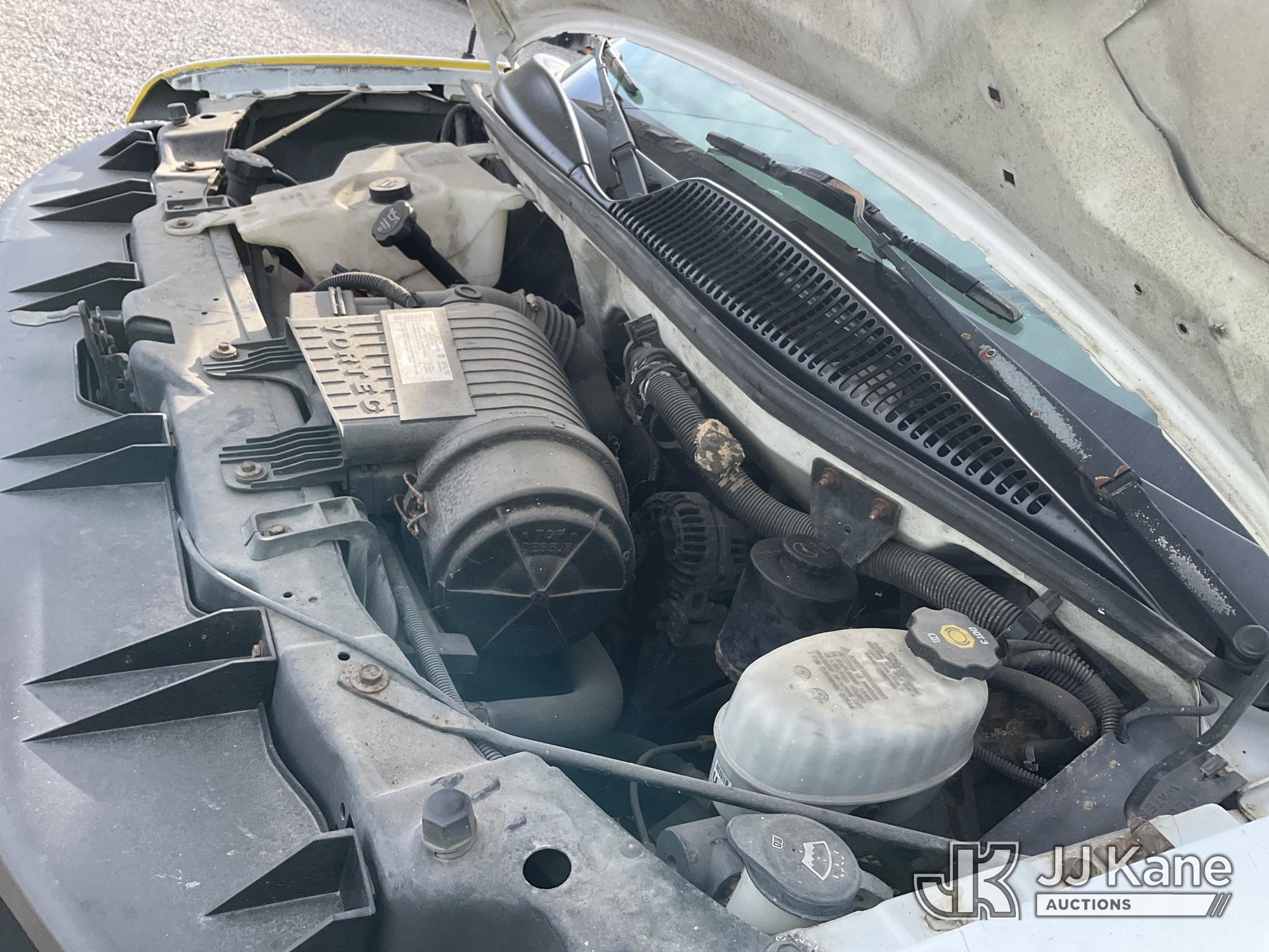 (Verona, KY) 2007 Chevrolet Express 2500 Cargo Van Not Running, Condition Unknown) (Side Doors Damag