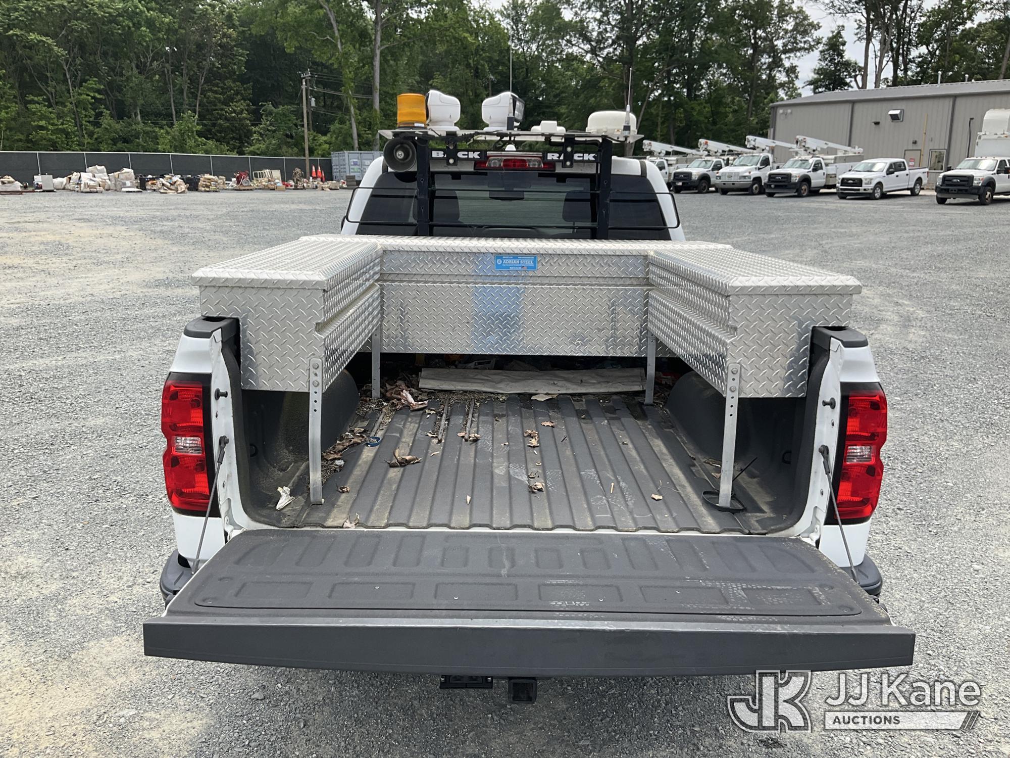(China Grove, NC) 2017 Chevrolet Silverado 1500 4X4 Crew-Cab Pickup Truck Runs & Moves) (Check Engin