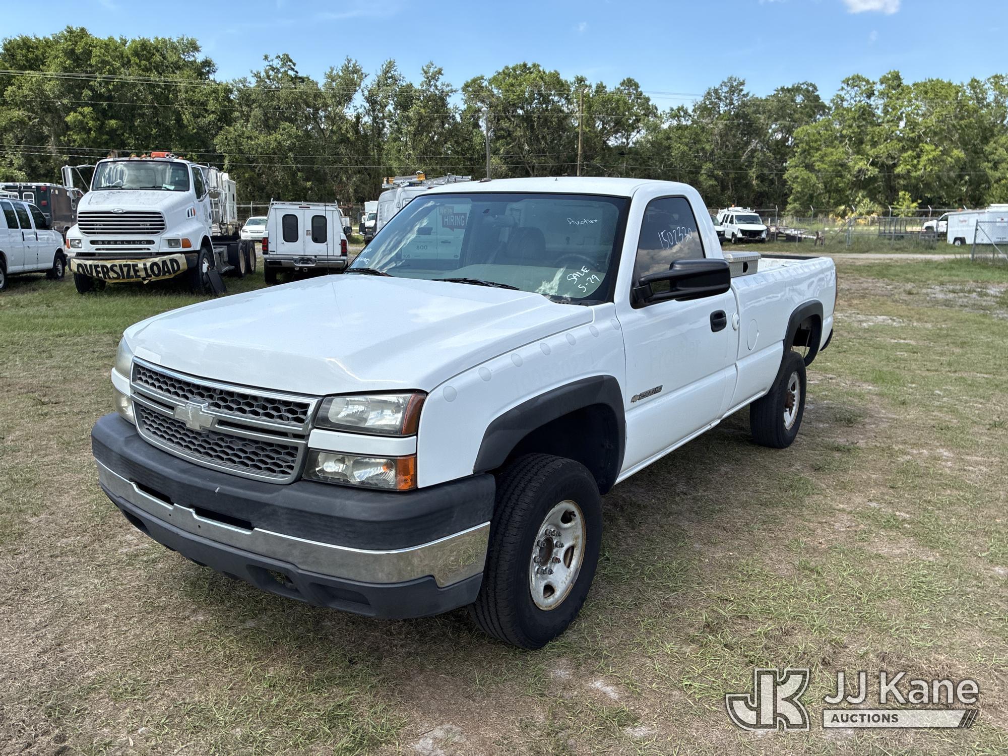 (Tampa, FL) 2005 CHEVROLET 2500 Pickup Truck Runs & Moves) (Jump To Start, Paint & Body Damage, Odom
