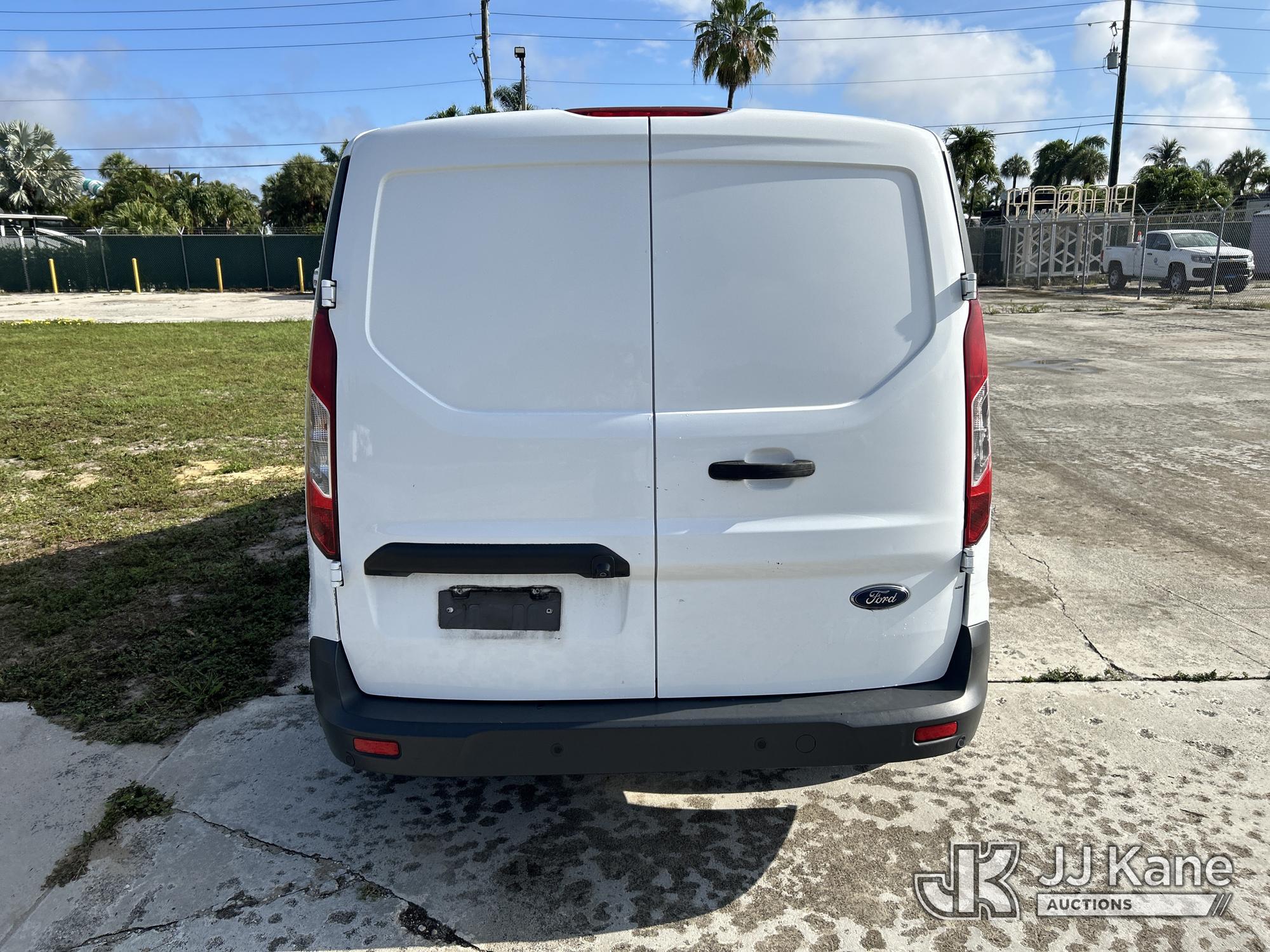 (Riviera Beach, FL) 2017 Ford Transit Connect Mini Cargo Van Runs & Moves) (Paint Damage) (FL Reside