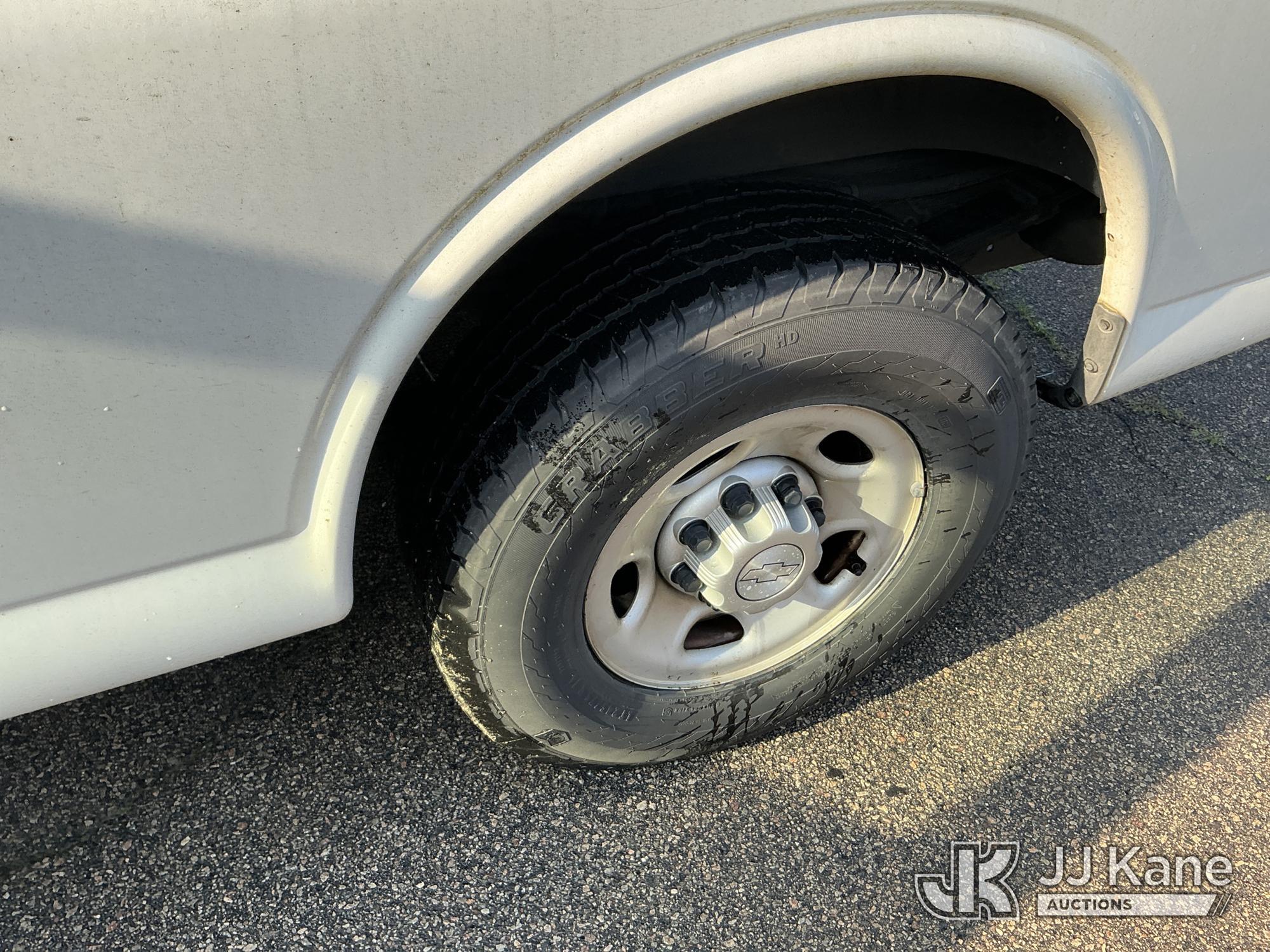 (Garner, NC) 2016 Chevrolet Express G2500 Cargo Van Runs & Moves) (Jump To Start
