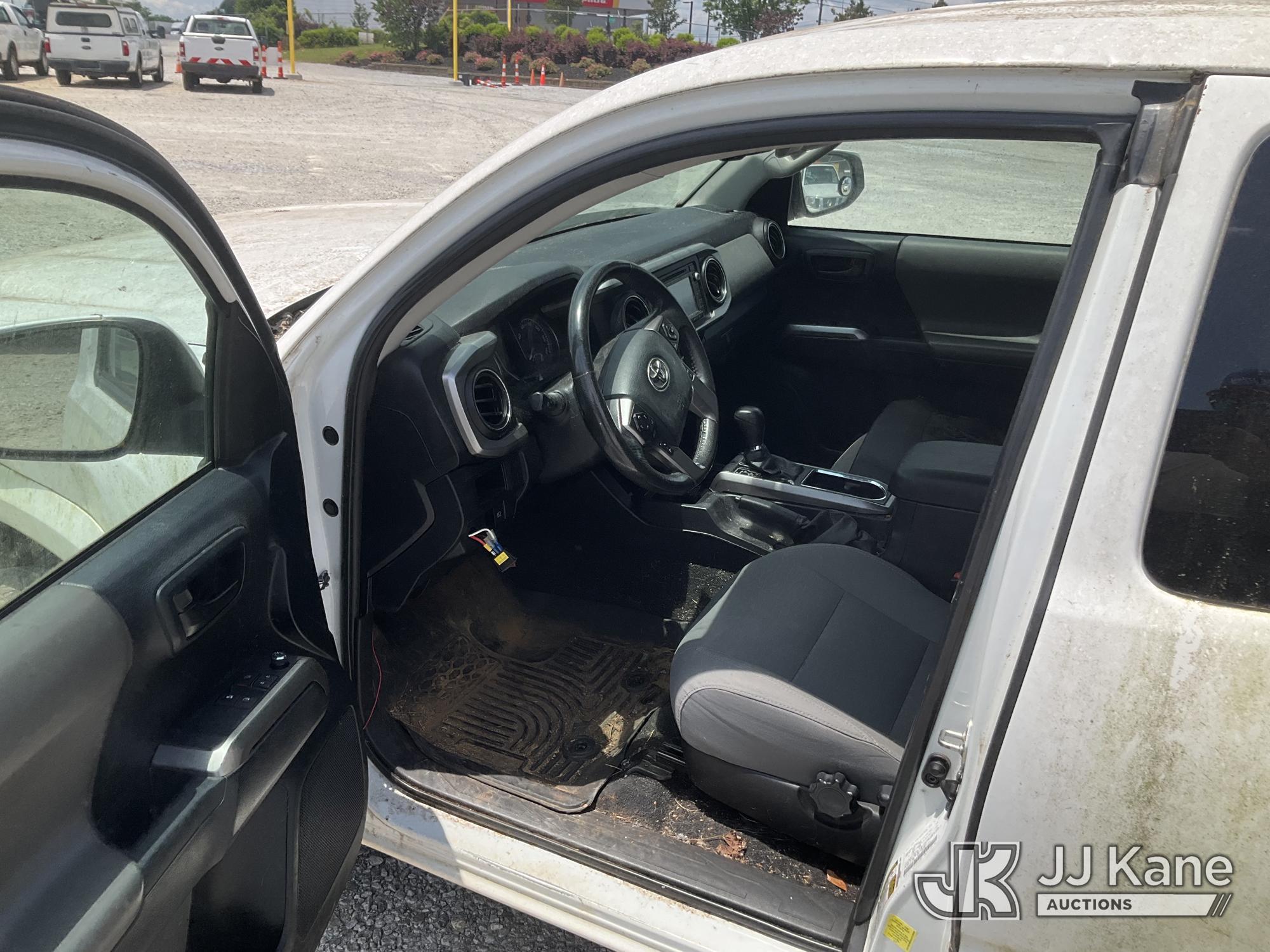 (Villa Rica, GA) 2018 Toyota Tacoma 4x4 Extended-Cab Pickup Truck Runs) (Intermittently Moves, Wreck