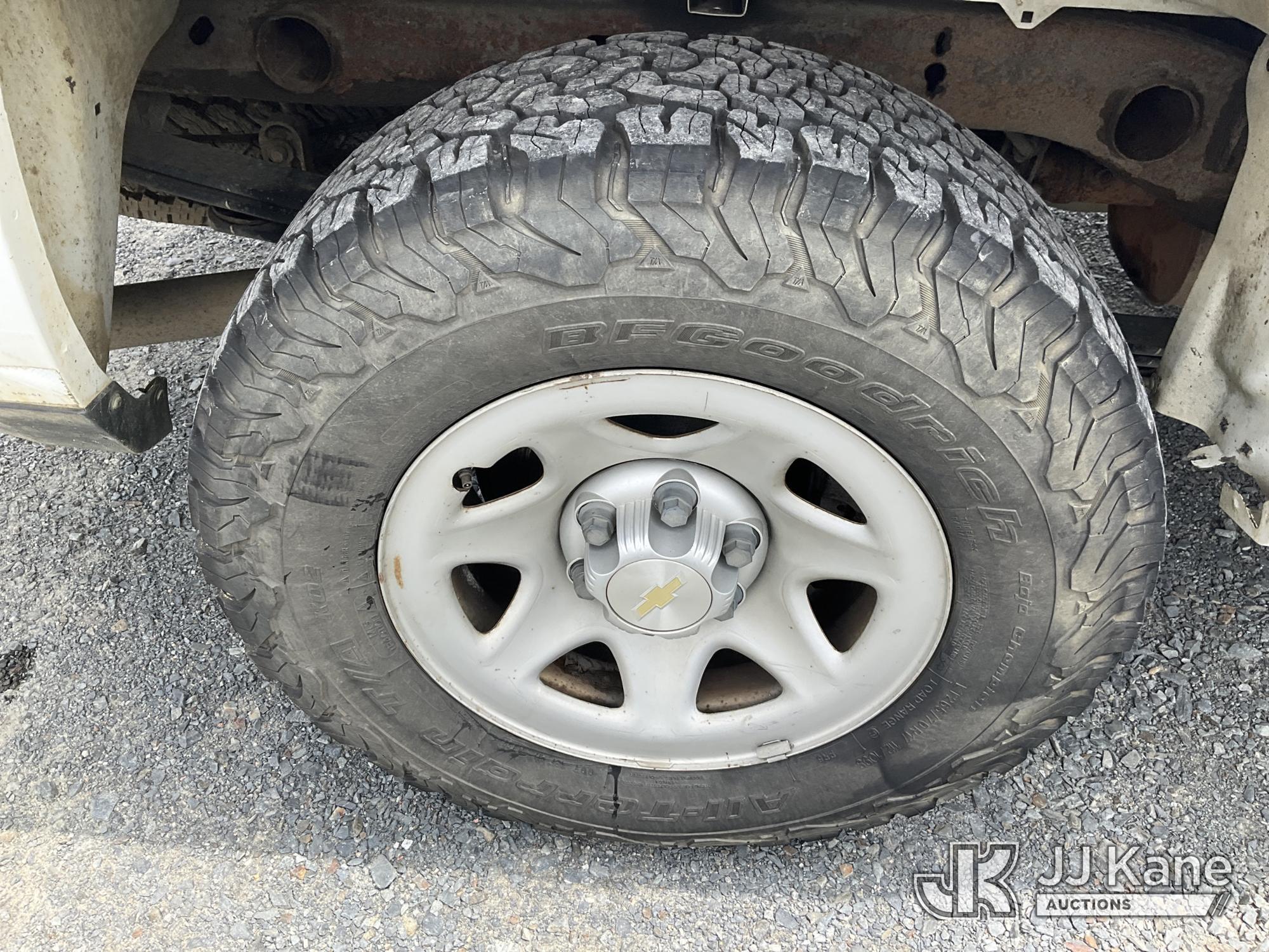 (China Grove, NC) 2017 Chevrolet Silverado 1500 4X4 Crew-Cab Pickup Truck Runs & Moves) (Check Engin