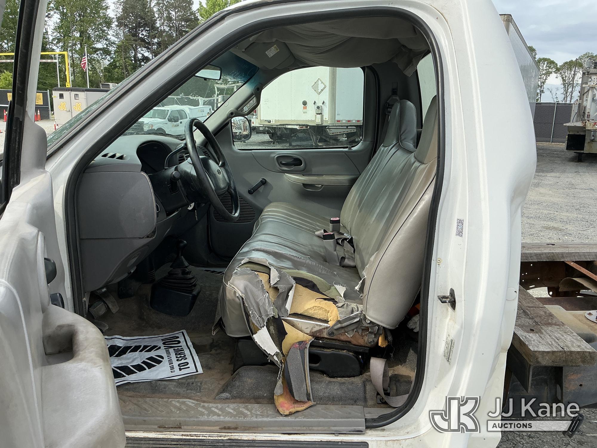 (China Grove, NC) 1999 Ford F-250 4X4 Cab & Chassis Runs & Moves) (ABS Light On, Brake Light On, Mis