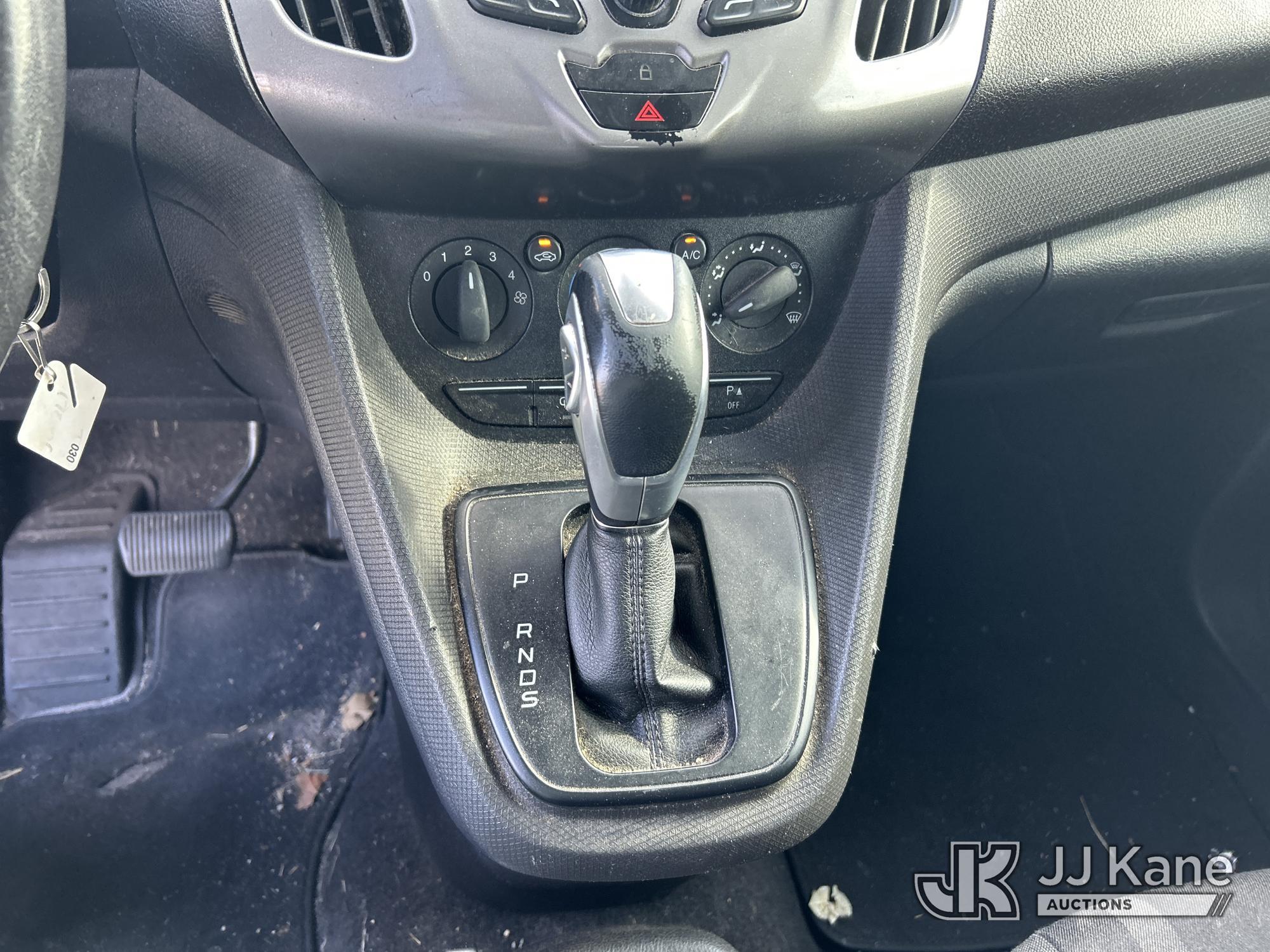 (Riviera Beach, FL) 2017 Ford Transit Connect Mini Cargo Van Runs & Moves) (Paint Damage) (FL Reside