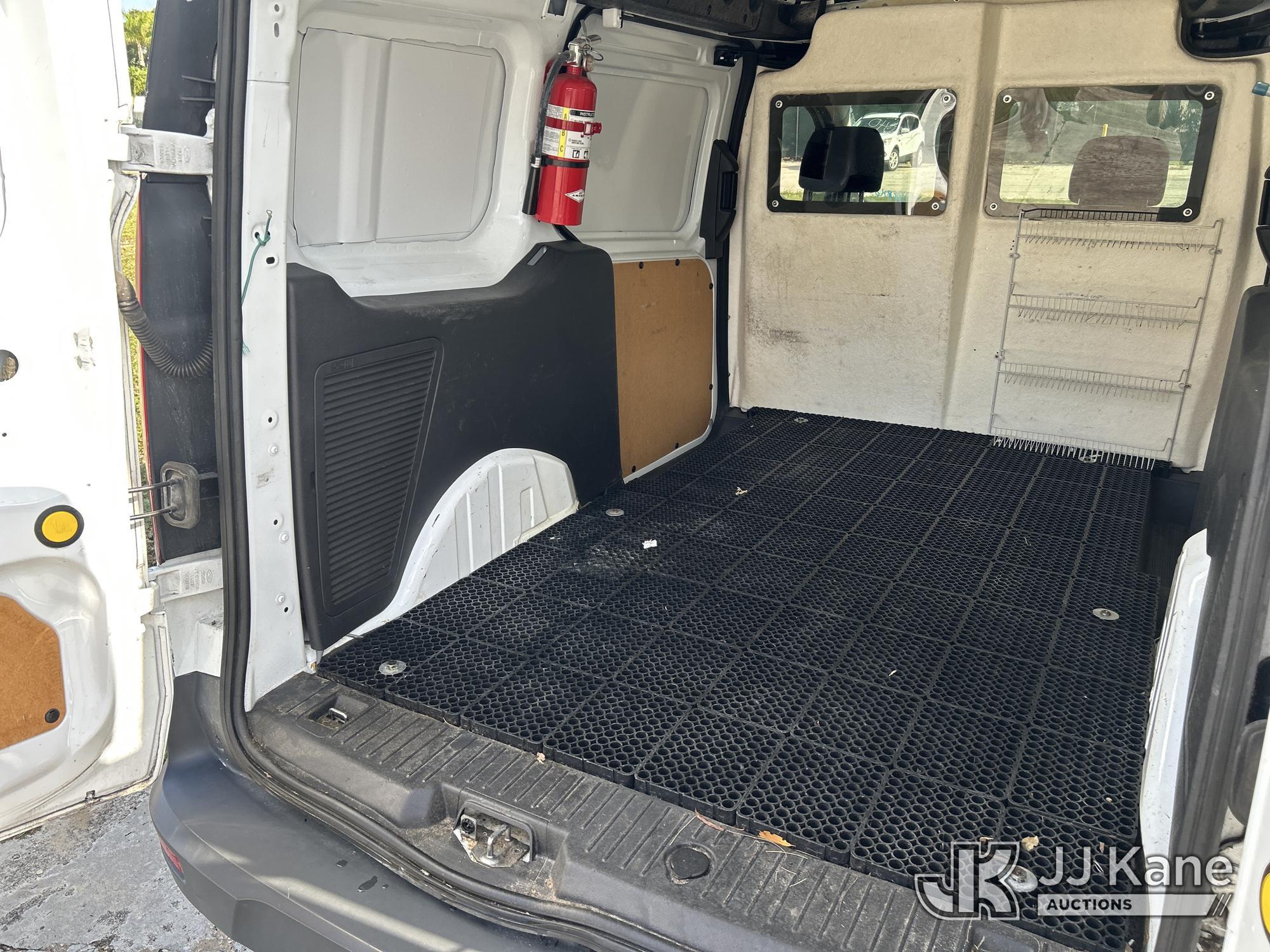(Riviera Beach, FL) 2017 Ford Transit Connect Mini Cargo Van Runs & Moves) (Paint Damage) (FL Reside