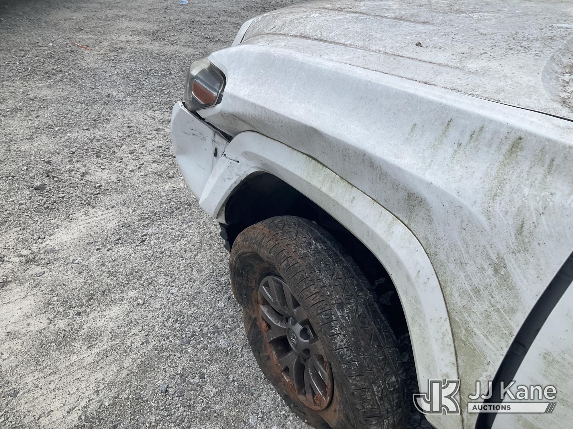 (Villa Rica, GA) 2018 Toyota Tacoma 4x4 Extended-Cab Pickup Truck Runs) (Intermittently Moves, Wreck
