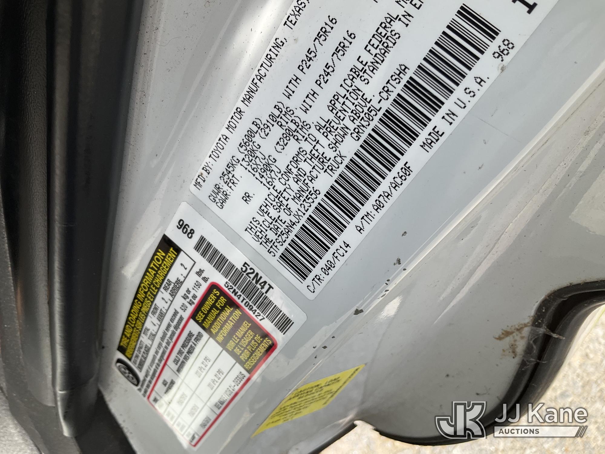 (Villa Rica, GA) 2018 Toyota Tacoma 4x4 Extended-Cab Pickup Truck Runs) (Intermittently Moves, Wreck