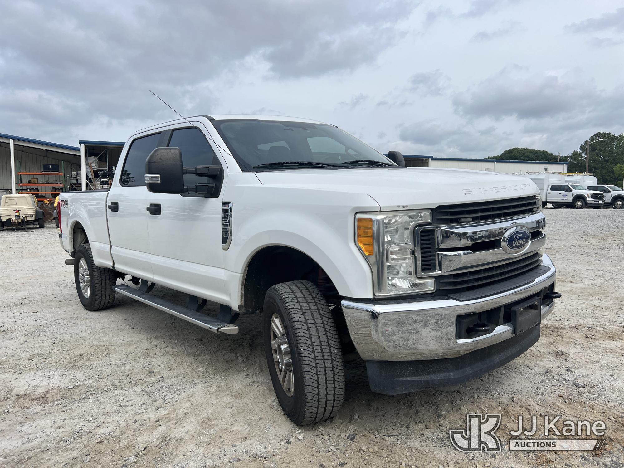 (College Park, GA) 2017 Ford F250 SD 4x4 Crew-Cab Pickup Truck Runs & Moves) (Engine Tick