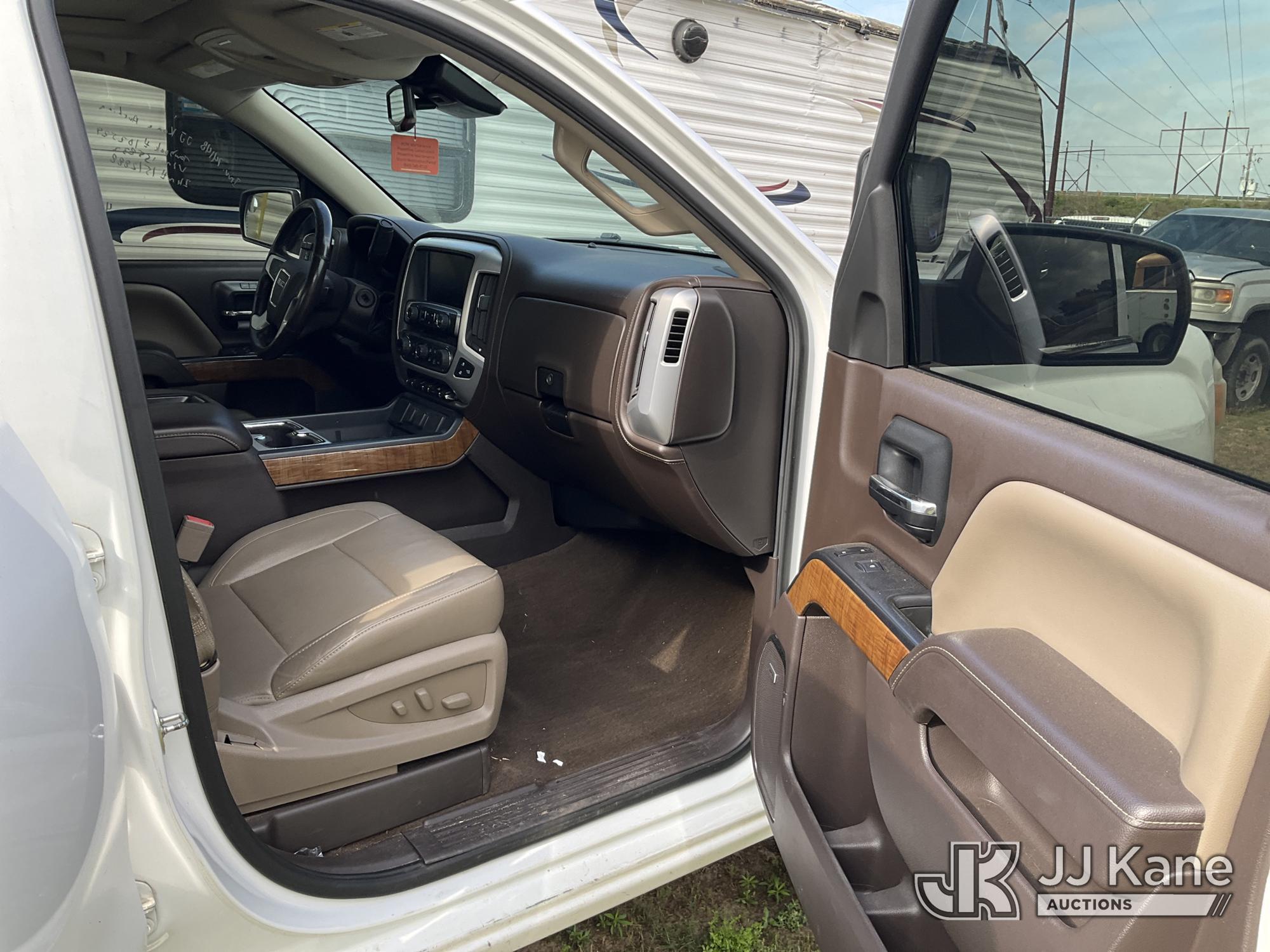 (Florence, SC) 2015 GMC Sierra 1500 4x4 Crew-Cab Pickup Truck Not Running Condition Unknown) (Parts
