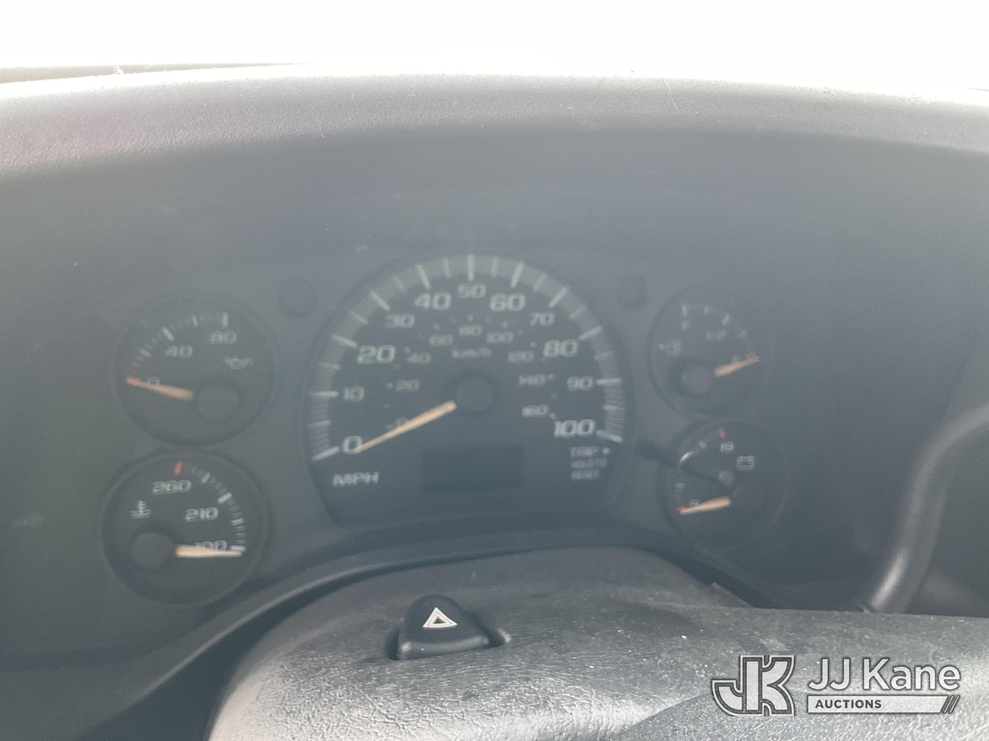 (Verona, KY) 2007 Chevrolet Express 2500 Cargo Van Not Running, Condition Unknown) (Side Doors Damag