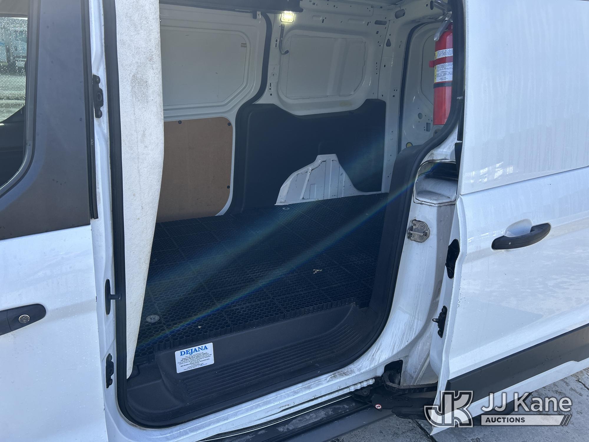 (Riviera Beach, FL) 2017 Ford Transit Connect Mini Cargo Van Runs & Moves) (Paint Damage) (FL Reside